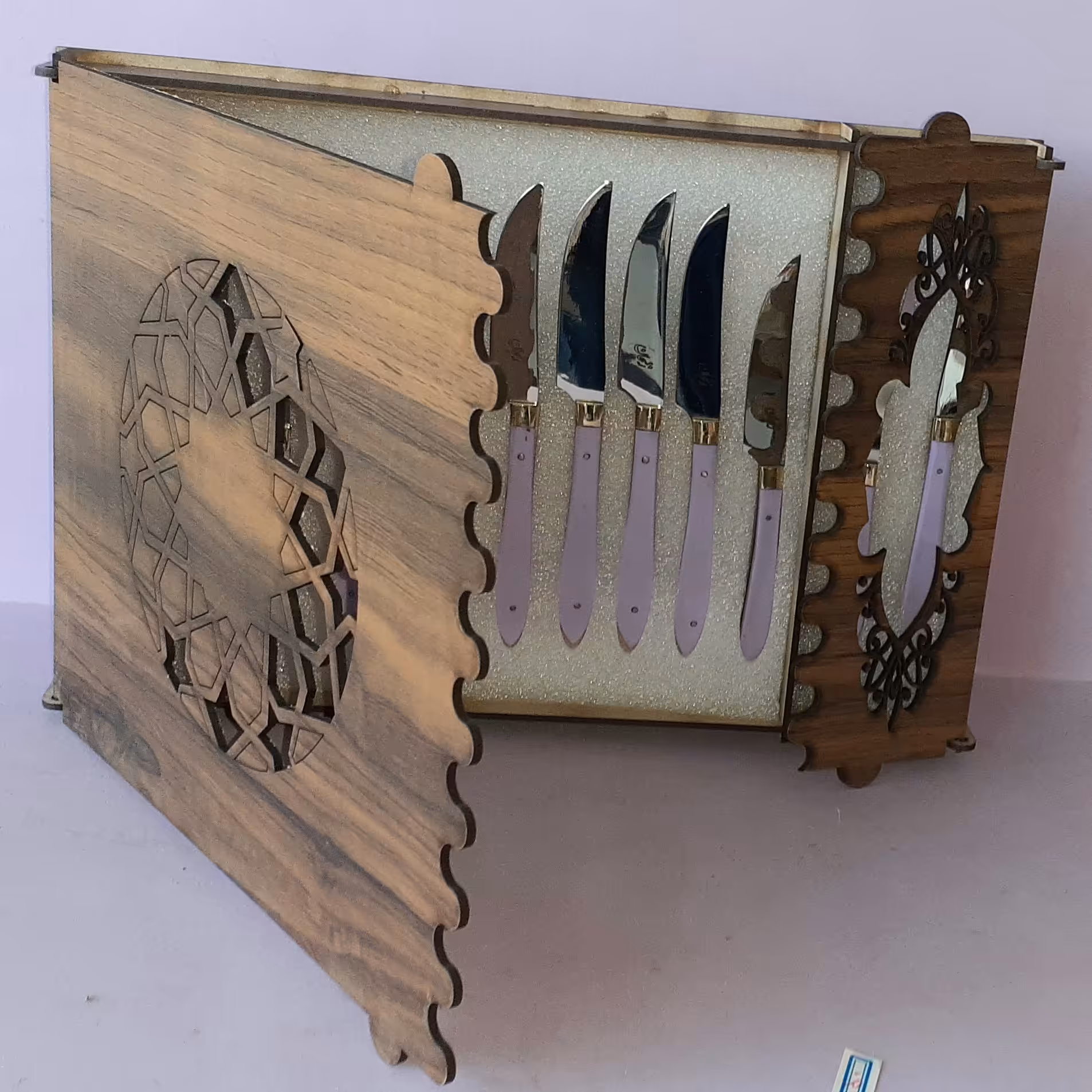 کارد و چنگال  دست ساز زنجان  با جعبه چوبی مشبک 