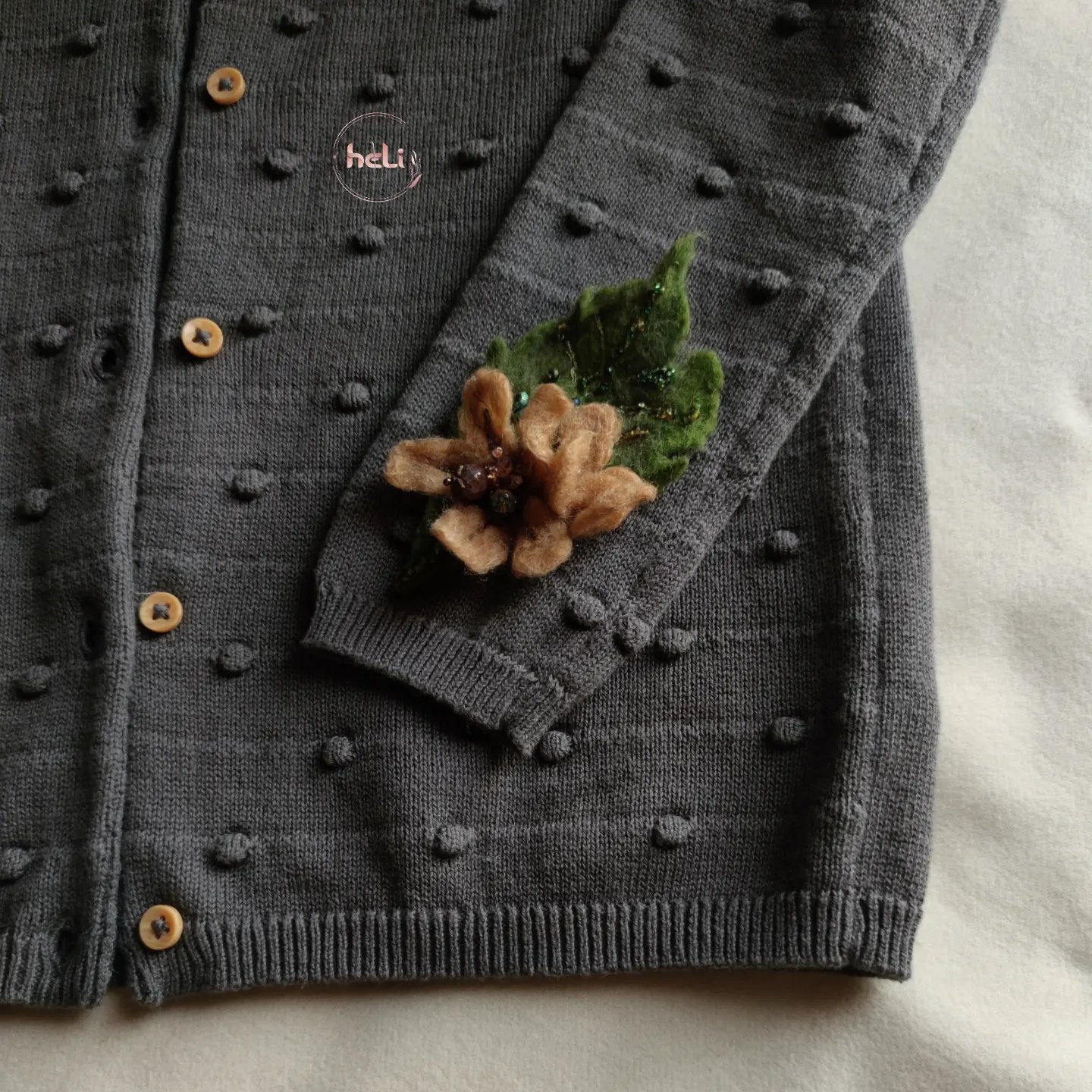 سنجاق سینه دستساز