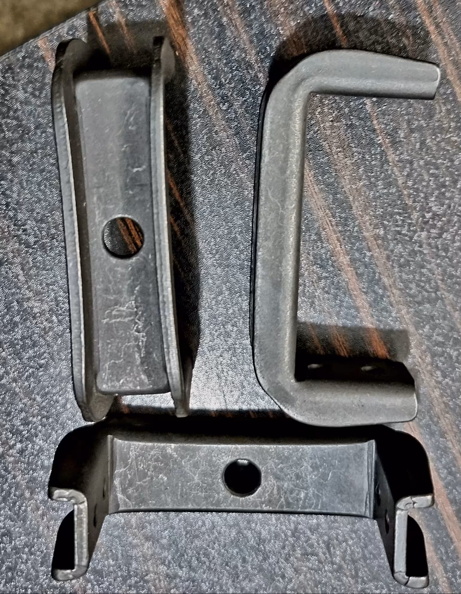 ناودانی بالای دستگاه منگنه زن یا منگنه کوب P88