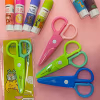 قیچی بی خطر مخصوص مهد و پیش دبستانی با تیغه پلاستیکی   برندگی عالی رنگهای  زیبا