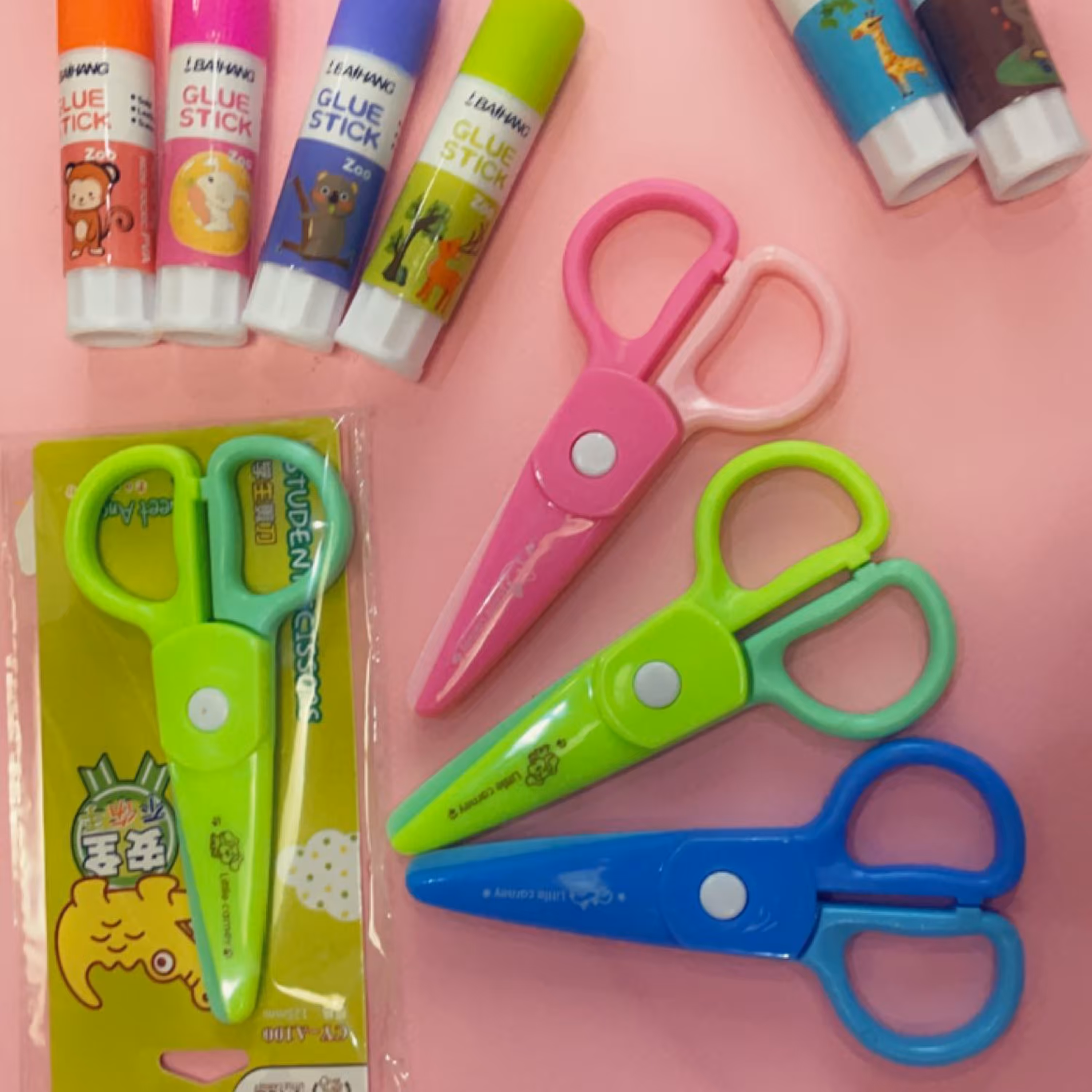 قیچی بی خطر مخصوص مهد و پیش دبستانی با تیغه پلاستیکی   برندگی عالی رنگهای  زیبا