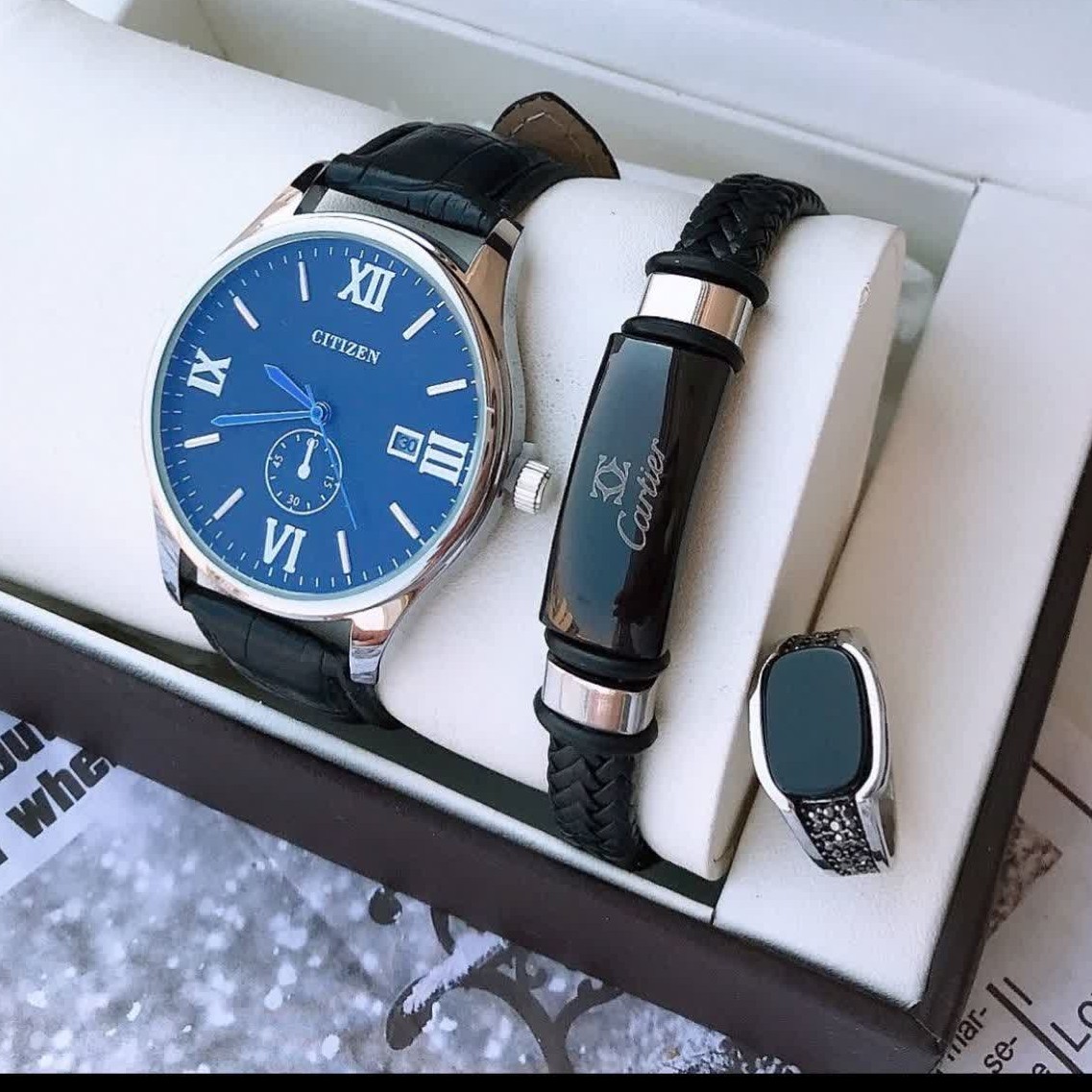 ساعت استیل تایوانی دستبند و انگشتر استیل رنگ ثابت با جعبه شیک ساعت و باطری اضافه 