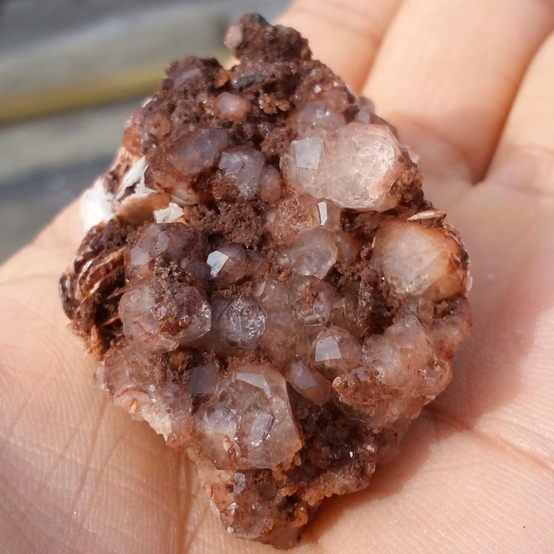 نمونه فوق کلکسیونی آنالیسم پر بلور سفید درشت روی بستر باریت محشر بسیار زیبا 100 در 100 طبیعی خارق العاده و تک
کد 8325
