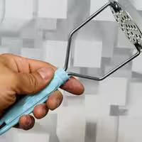 پوره کن سیب زمینی دسته پلاستیکی سایز 21 سانت  رنگ صورتی و آبی 