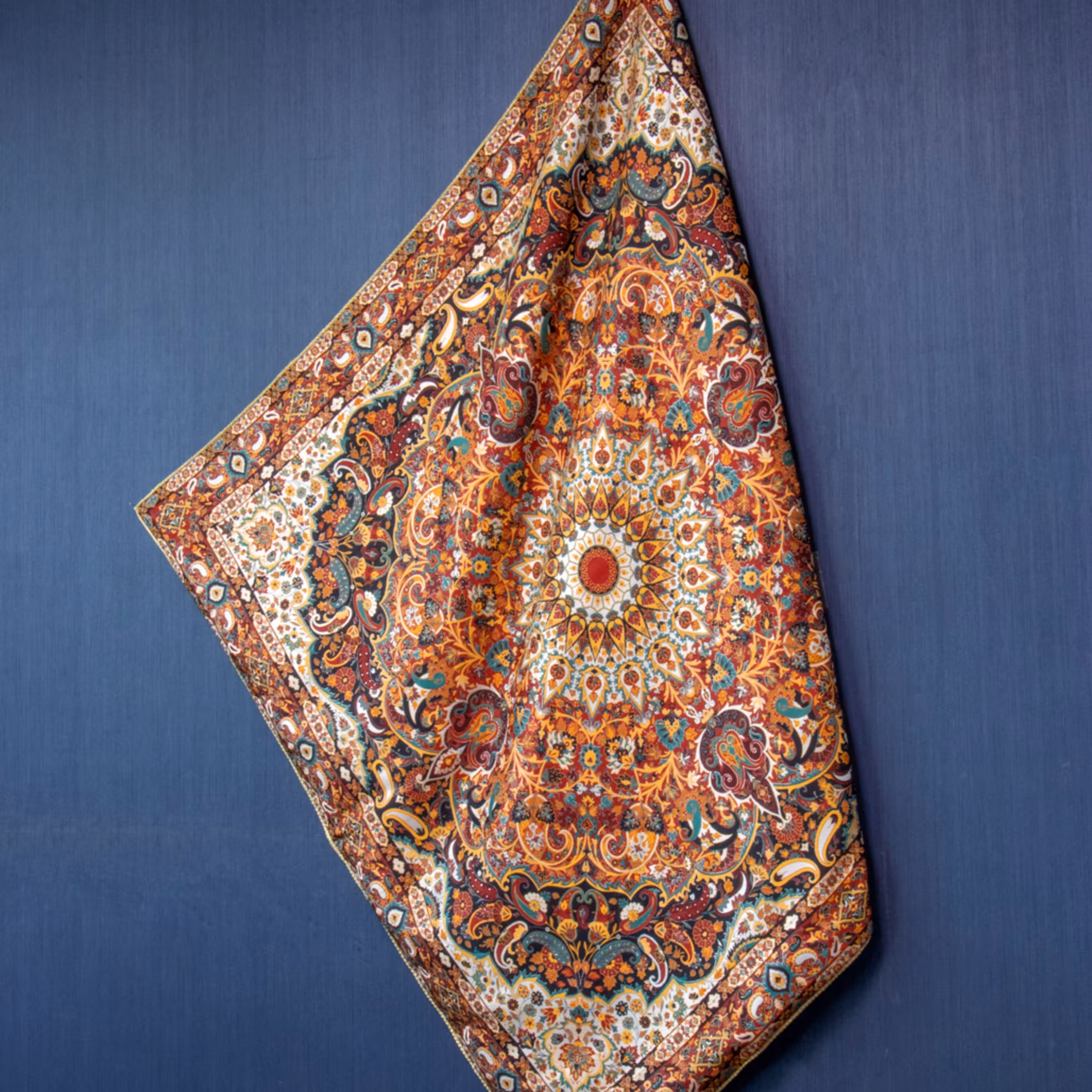 ترمه رومیزی 1 در 1 طرح باغ بهشت قرمز