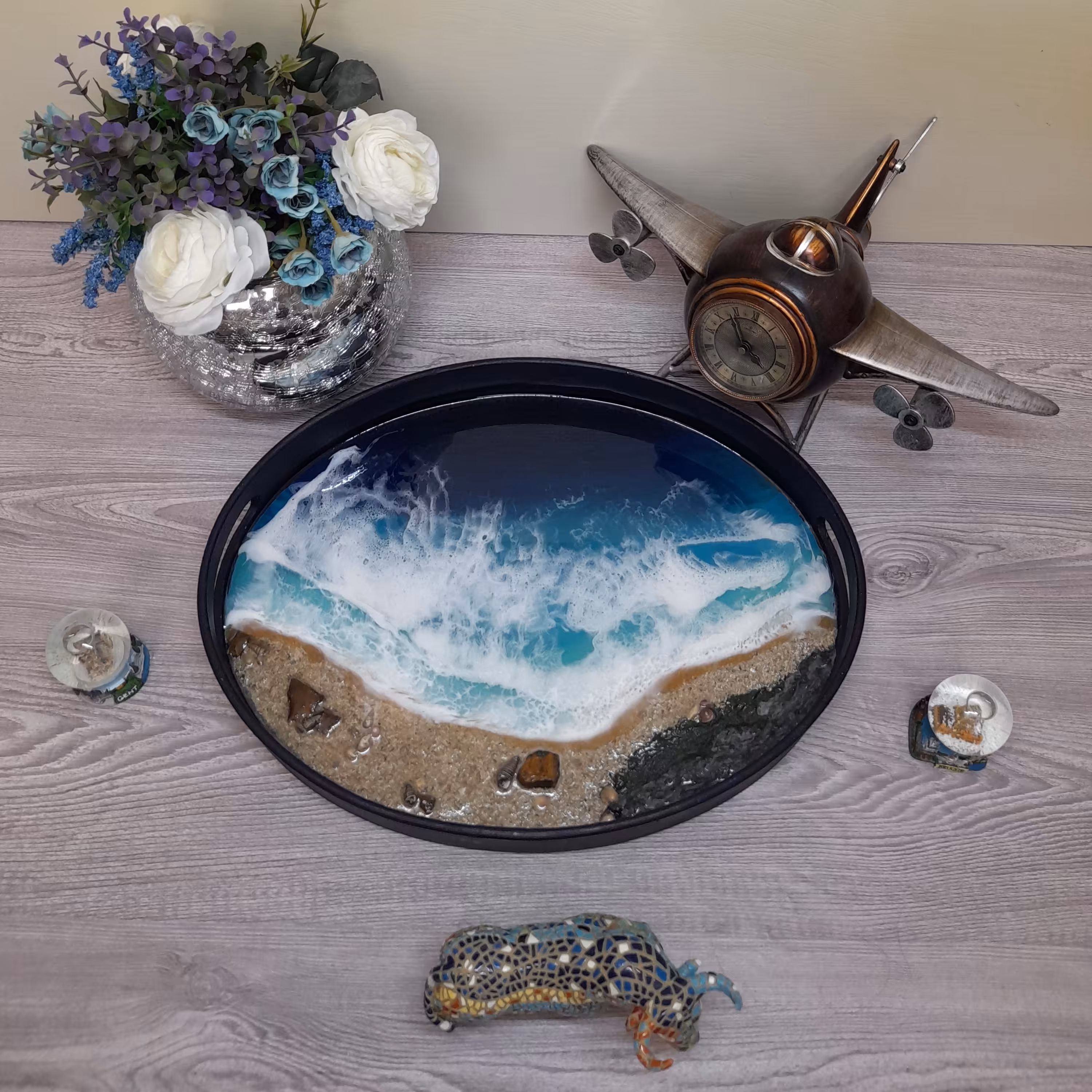 سینی پذیرایی چوب و رزین، طرح ساحل و دریای آبی با صدف و شن طبیعی  