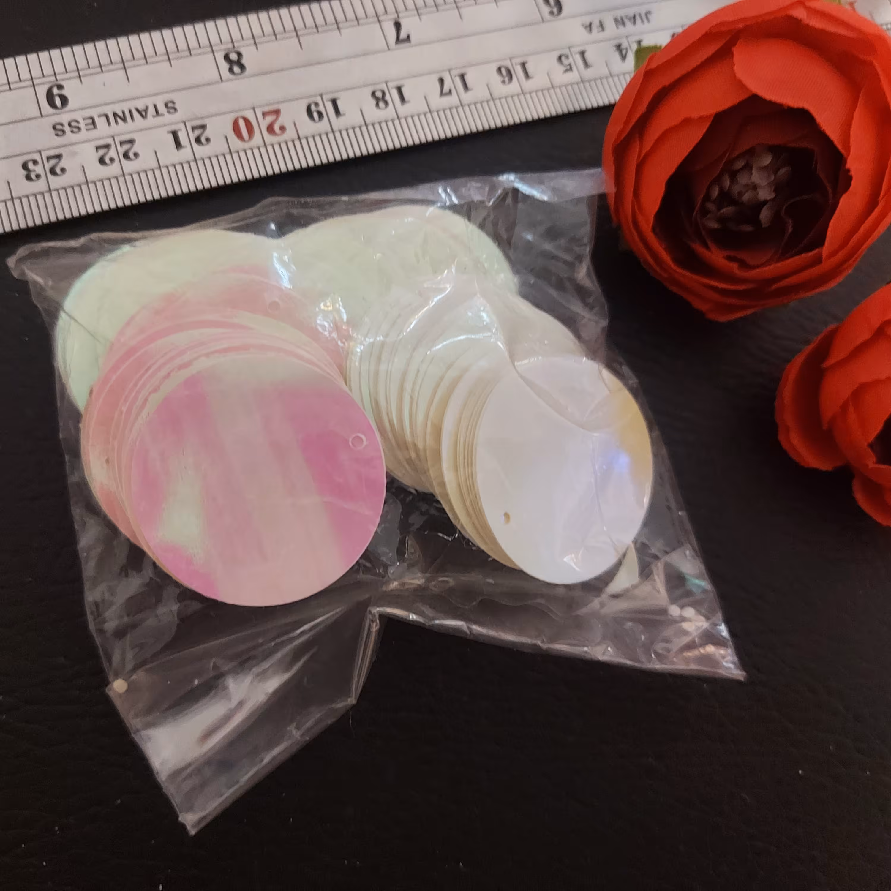 پولک شاین سفید صدفی 3 سانت در بسته های 40 عددی