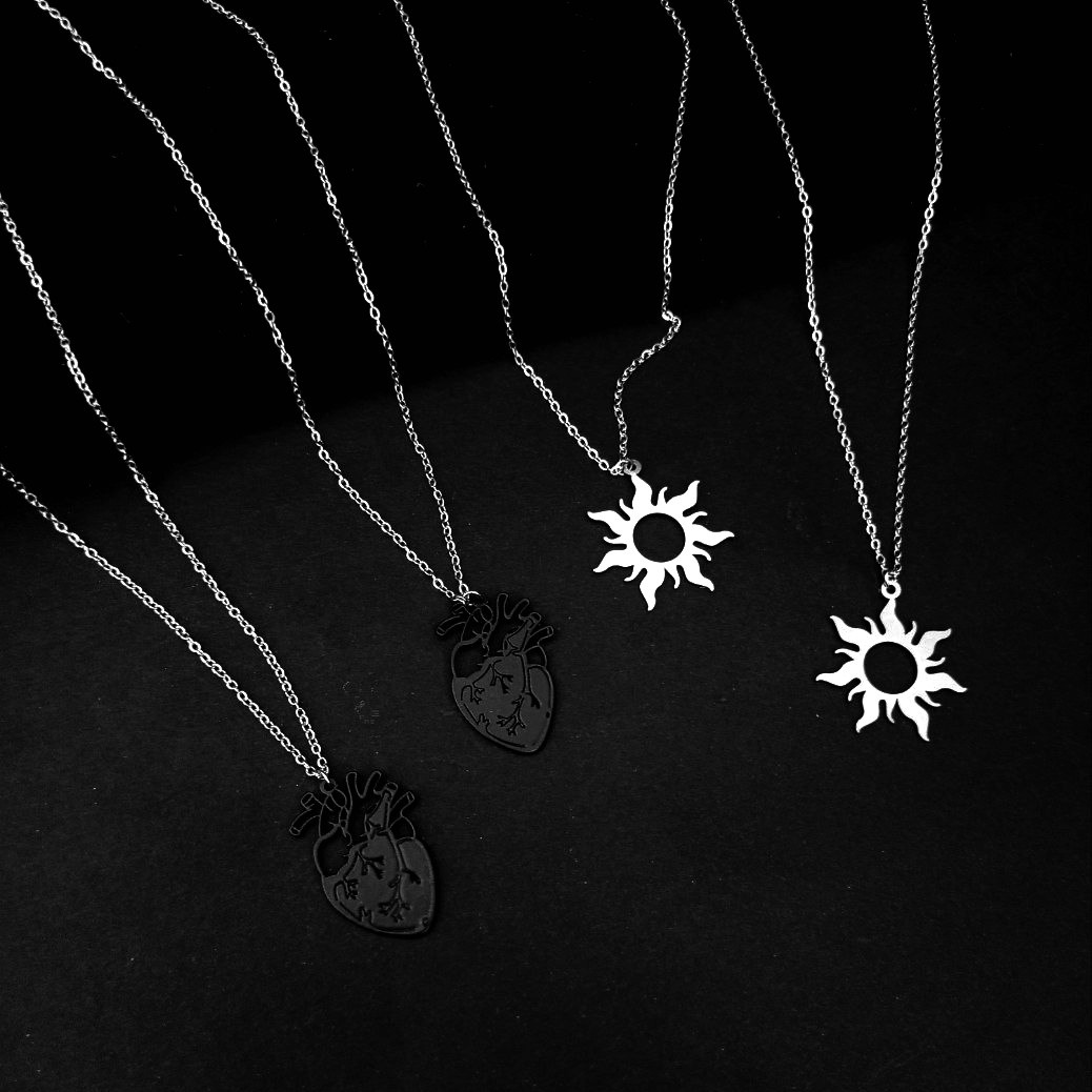 گردنبند اناتومی قلب و خورشید