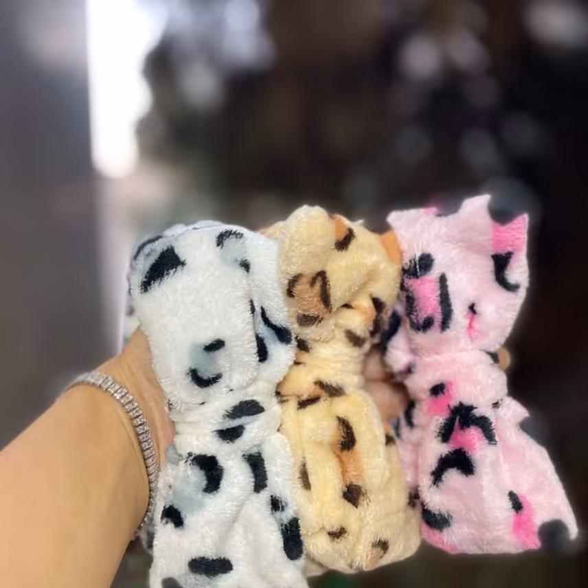 هدبند حوله ای مدل خال خال پلنگی