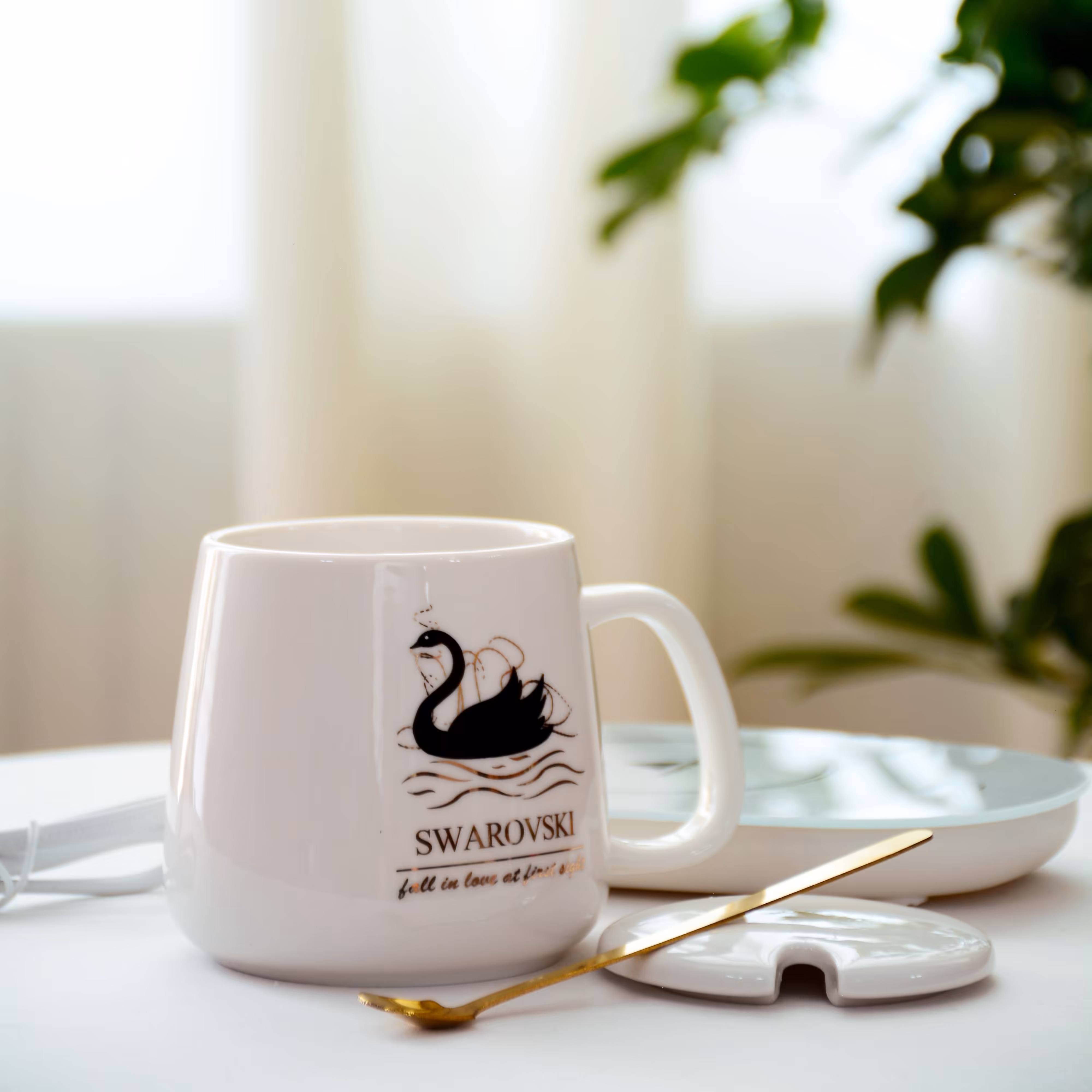 ماگ حرارتی طرح قو سفید رنگ