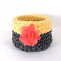 سبد تریکو مهر گل سایز کوچک، قابل شستشو، جهت استفاده لوازم آرایشی 