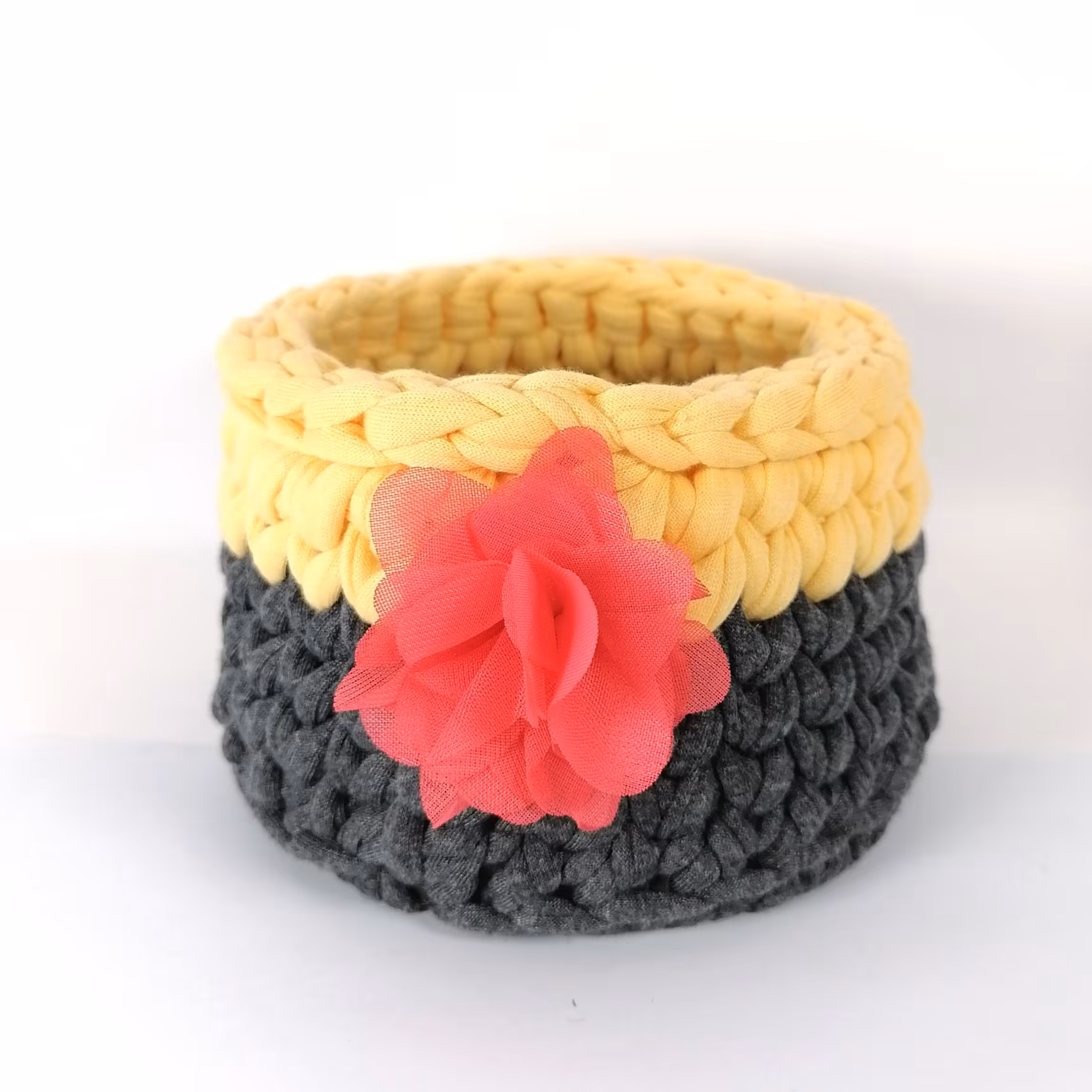 سبد تریکو مهر گل سایز کوچک، قابل شستشو، جهت استفاده لوازم آرایشی 