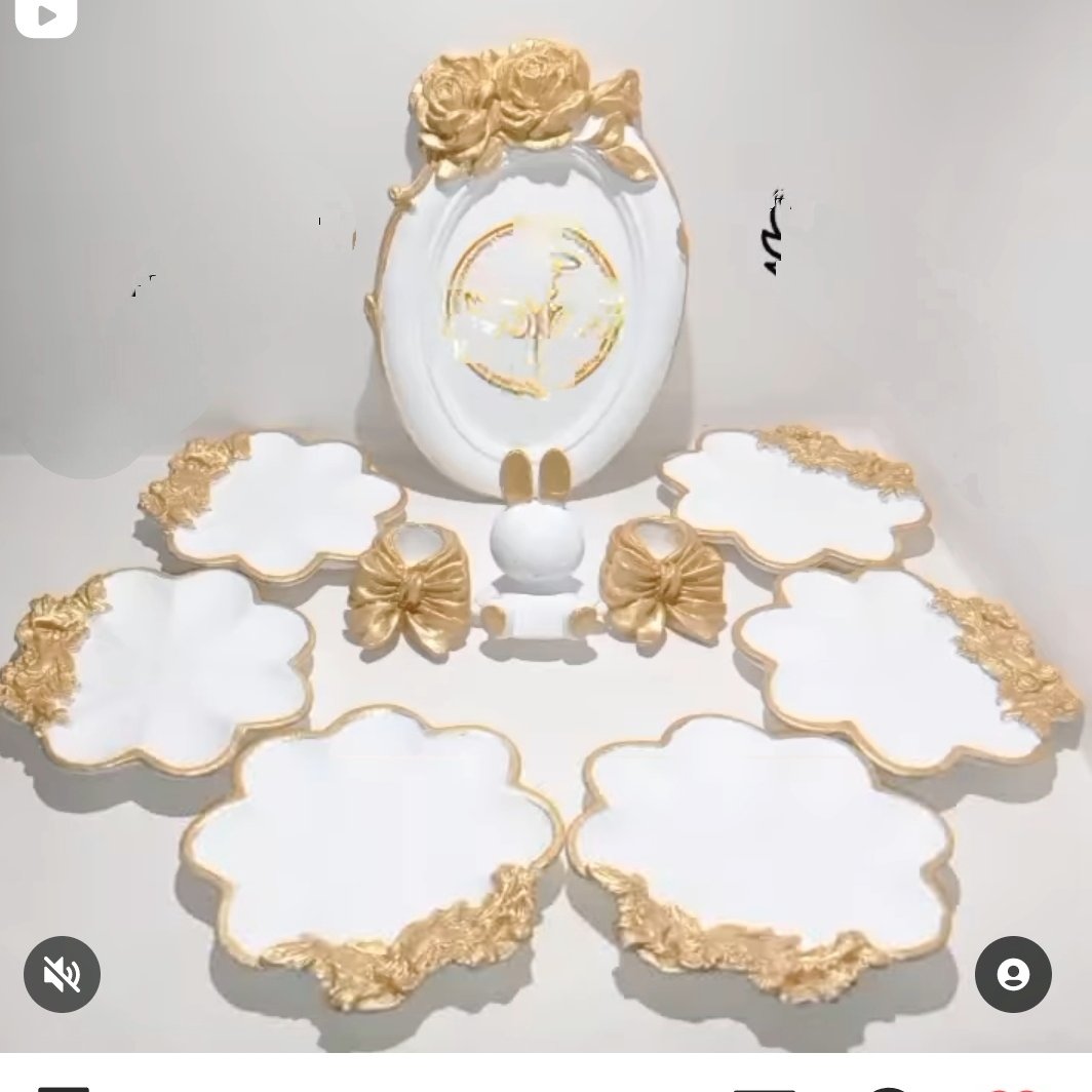 ست هفت  سین طرح گل ناز جنس پودر سنگ هنری  شامل یک عدد قاب  دو عدد جا شمعی پاپیون شش عدد ظرف گل و یک عدد خرگوش نماد سال