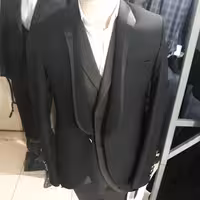 کت وشلوار دامادی            
 از سایز 46تا56          
رنگ مشکی