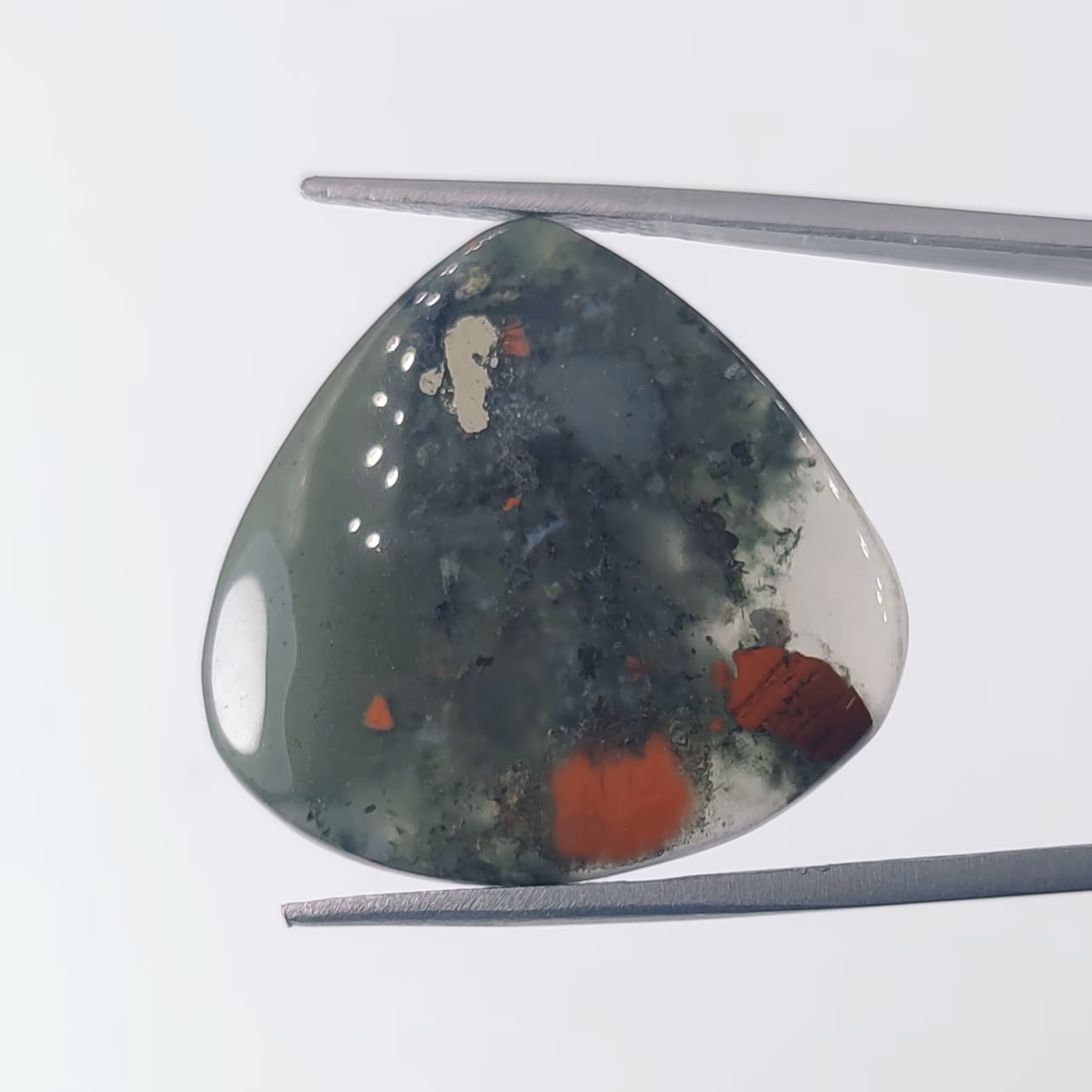 سنگ عقیق خون معدنی آفریقا (دارای پیریت)