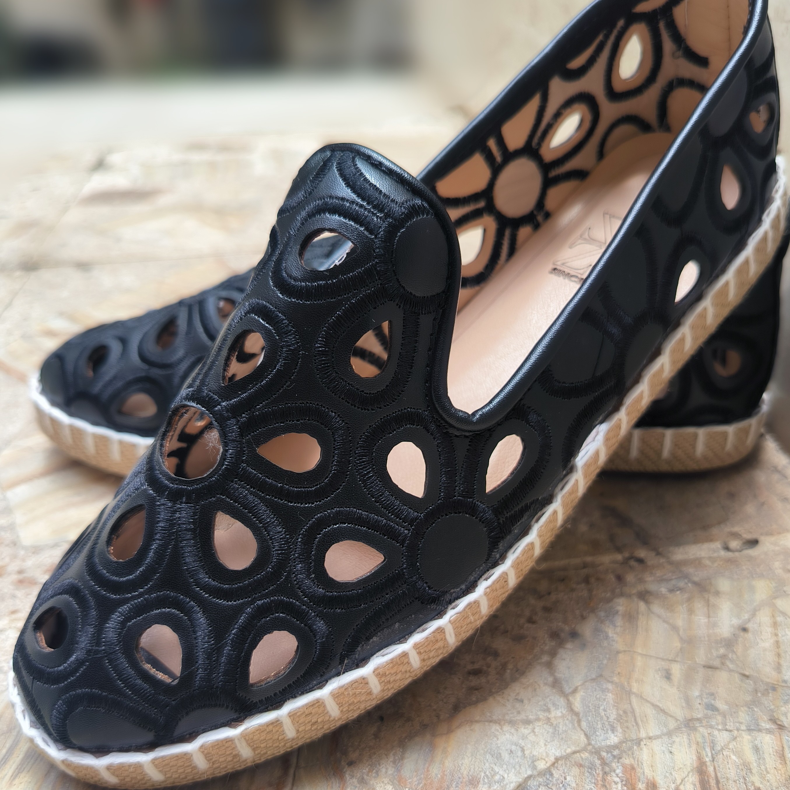  اتمام موجودی کفش  دخترانه چرمی مناسب تابستان باکیفیت و درجه یک 