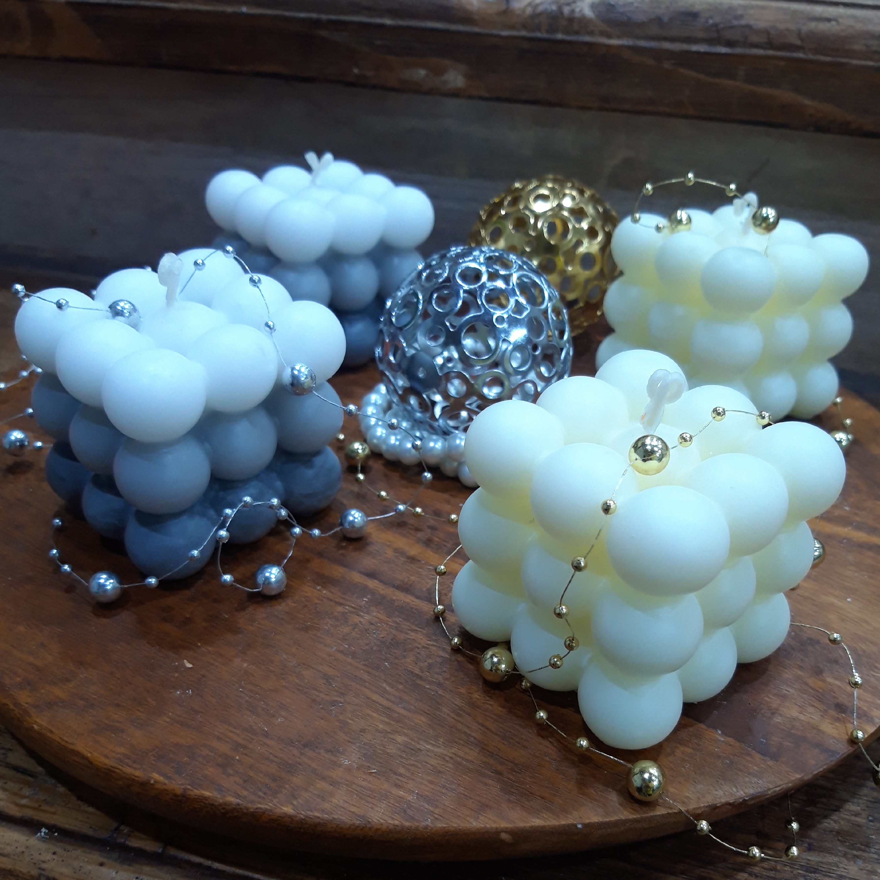 شمع روبیک  شمع مکعب  توپی  در رنگبندی مختلف سفارش بصورت عمده و تک  در رنگ دلخواه کارشیک برای  هدیه دادن 