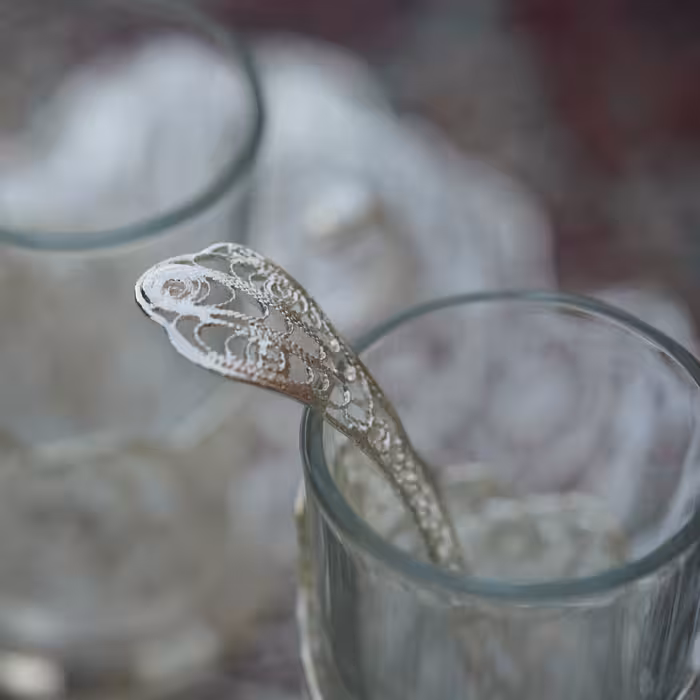 ست چای خوری نیم لیوان  سه تاج به همراه سینی لب تاجی  