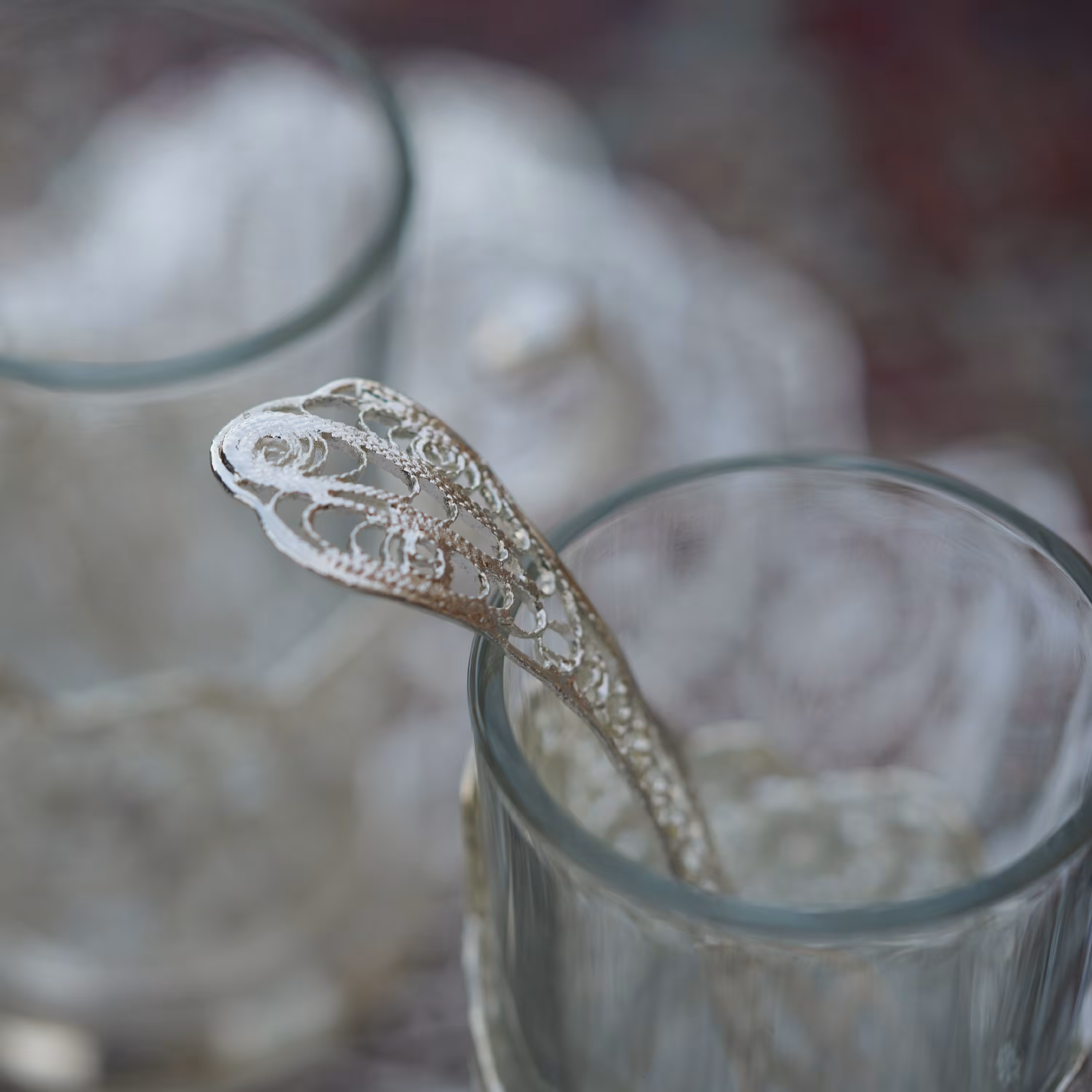 ست چای خوری نیم لیوان  سه تاج به همراه سینی لب تاجی  