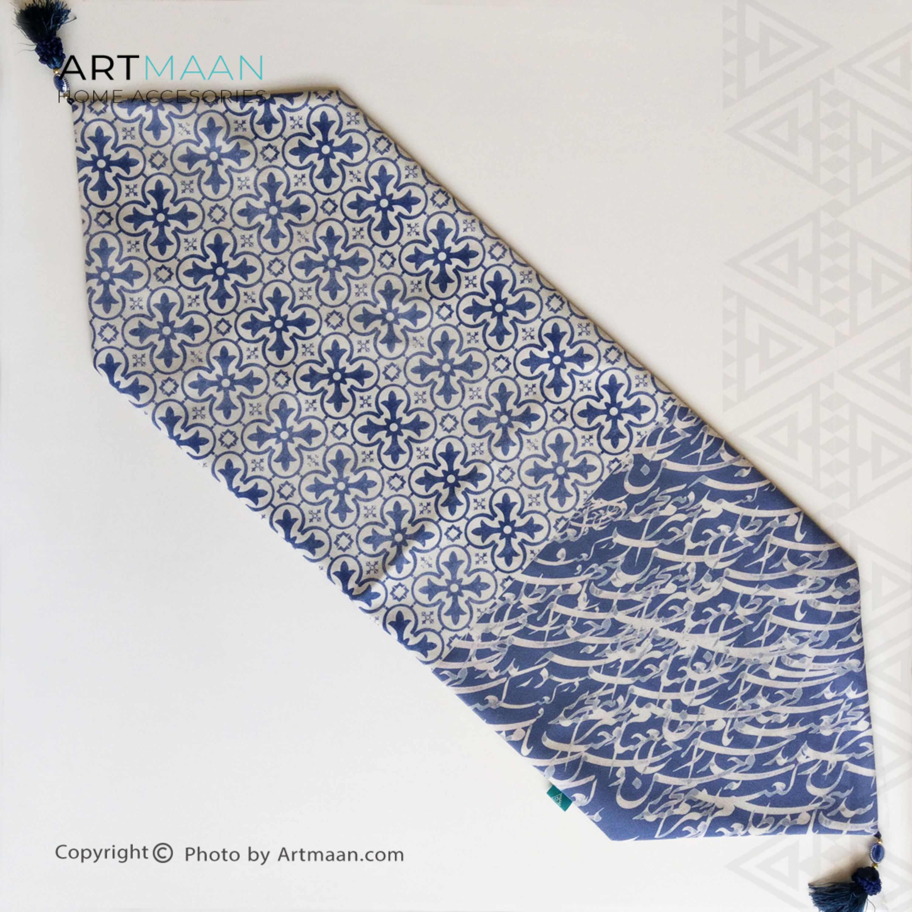 رانر مخمل آستر دار طرح کالیگرافی طوسی  ( سایز 35x105 ) منگوله دار