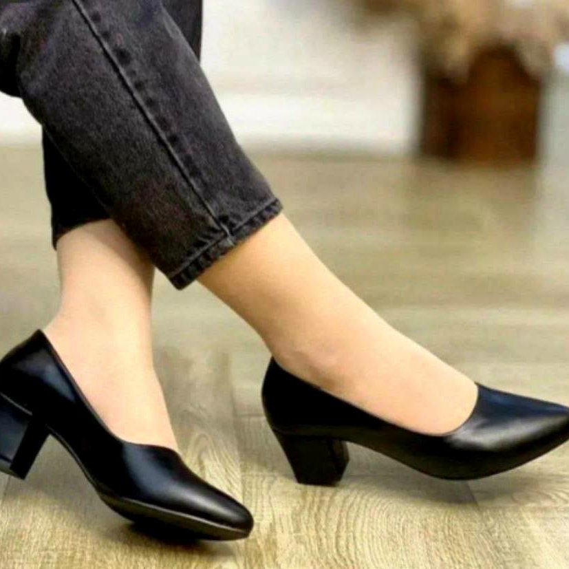 کفش مجلسی
 سحر 

پاخوری شیک 
رویه چرم بیاله 

پاشنه 5 سانت بتا 

size:37 ta 40
پرفروش 
قالب استاندارد