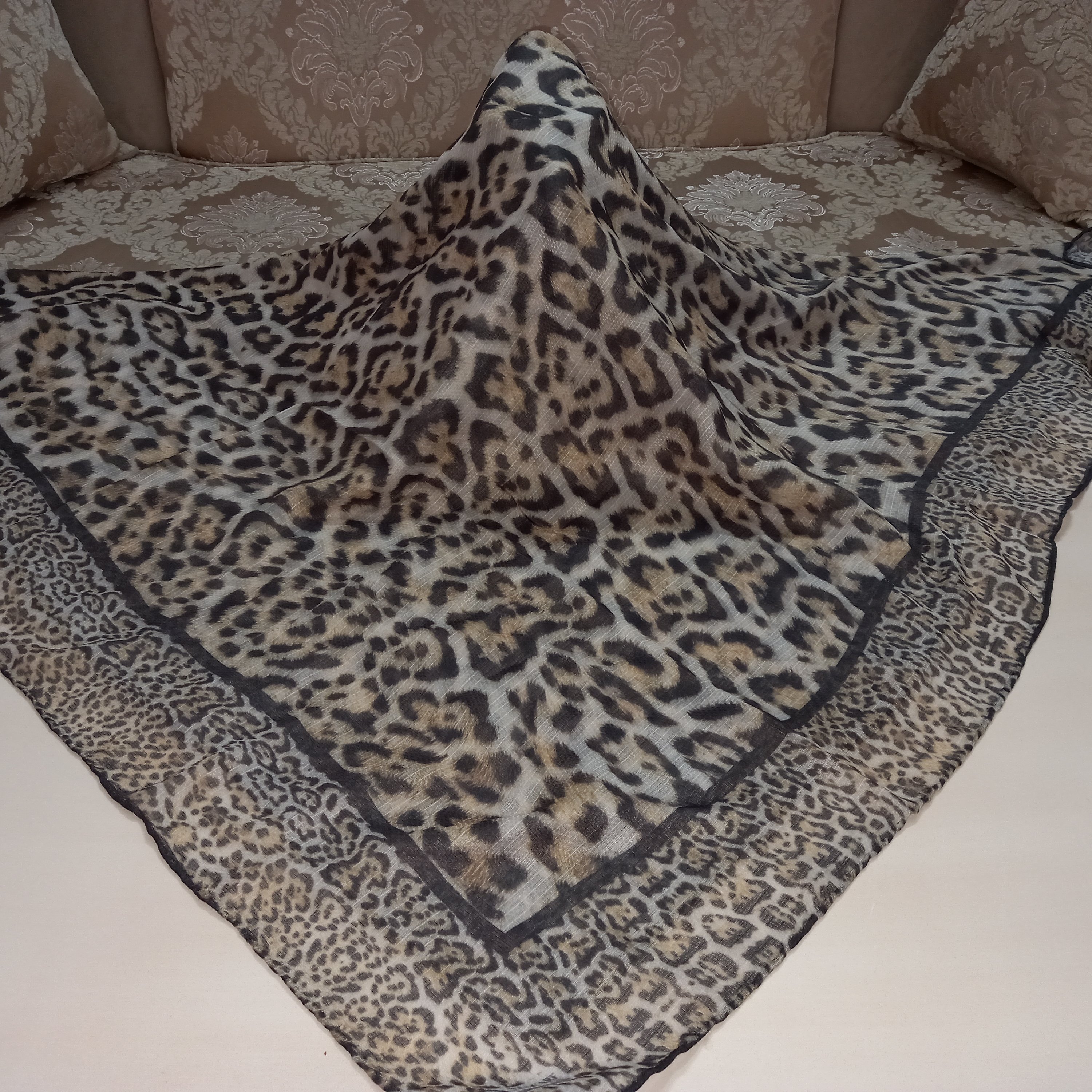 روسری طرحدار پلنگی