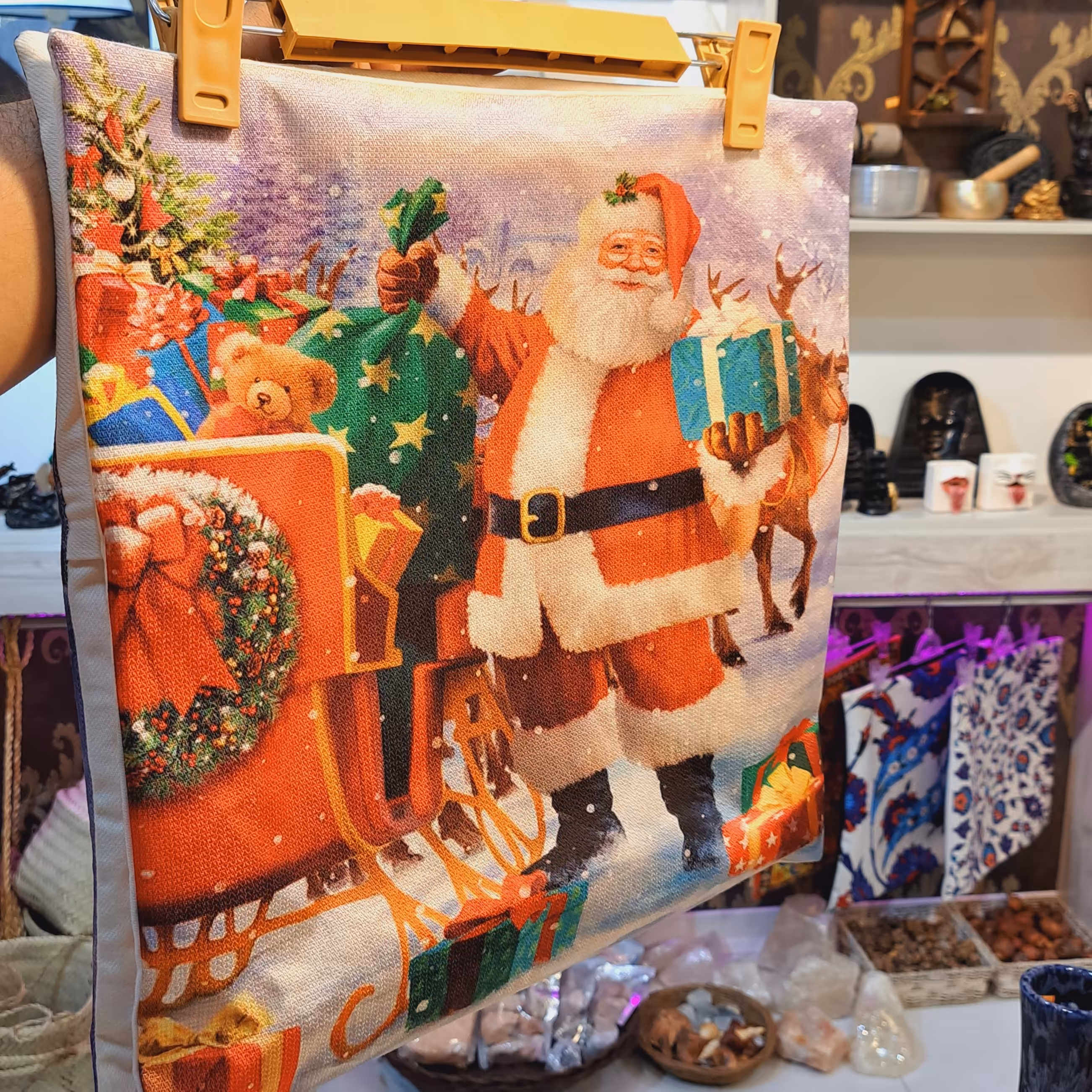 کاور کوسن مخملی تایلندی روبالشتی مخملی تابلو پارچه ای تابلو کریسمس نقاشی بابانوئل  کوسن گوزن کوسن وارداتی دکور کریسمس