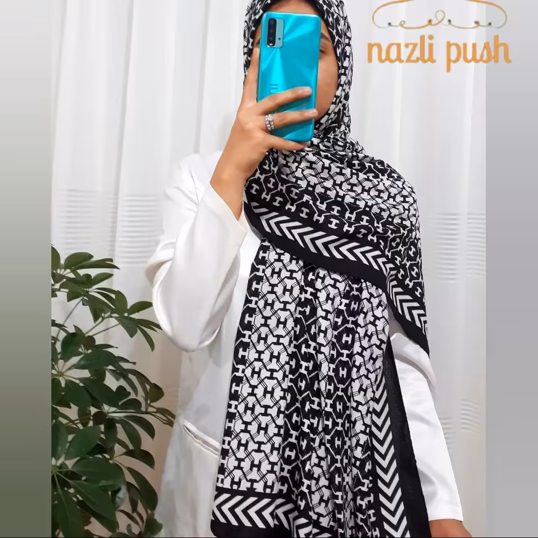 شال مشکی نخی