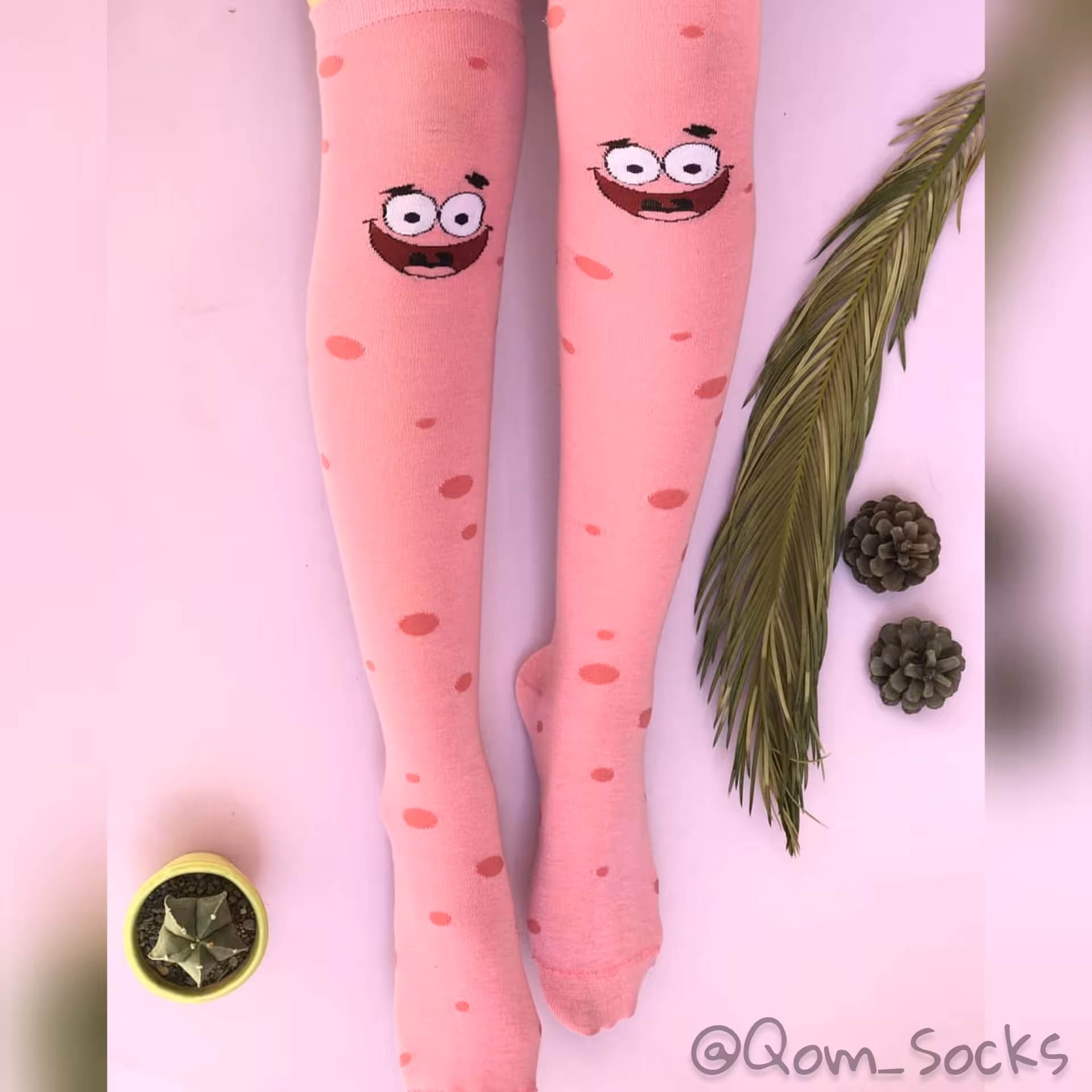 جوراب ساق بلند دخترونه زنونه طرح پاتریک رنگ صورتی فری سایز