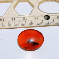 نگین عقیق سرخ خون کفتری دارای دل سیاه  