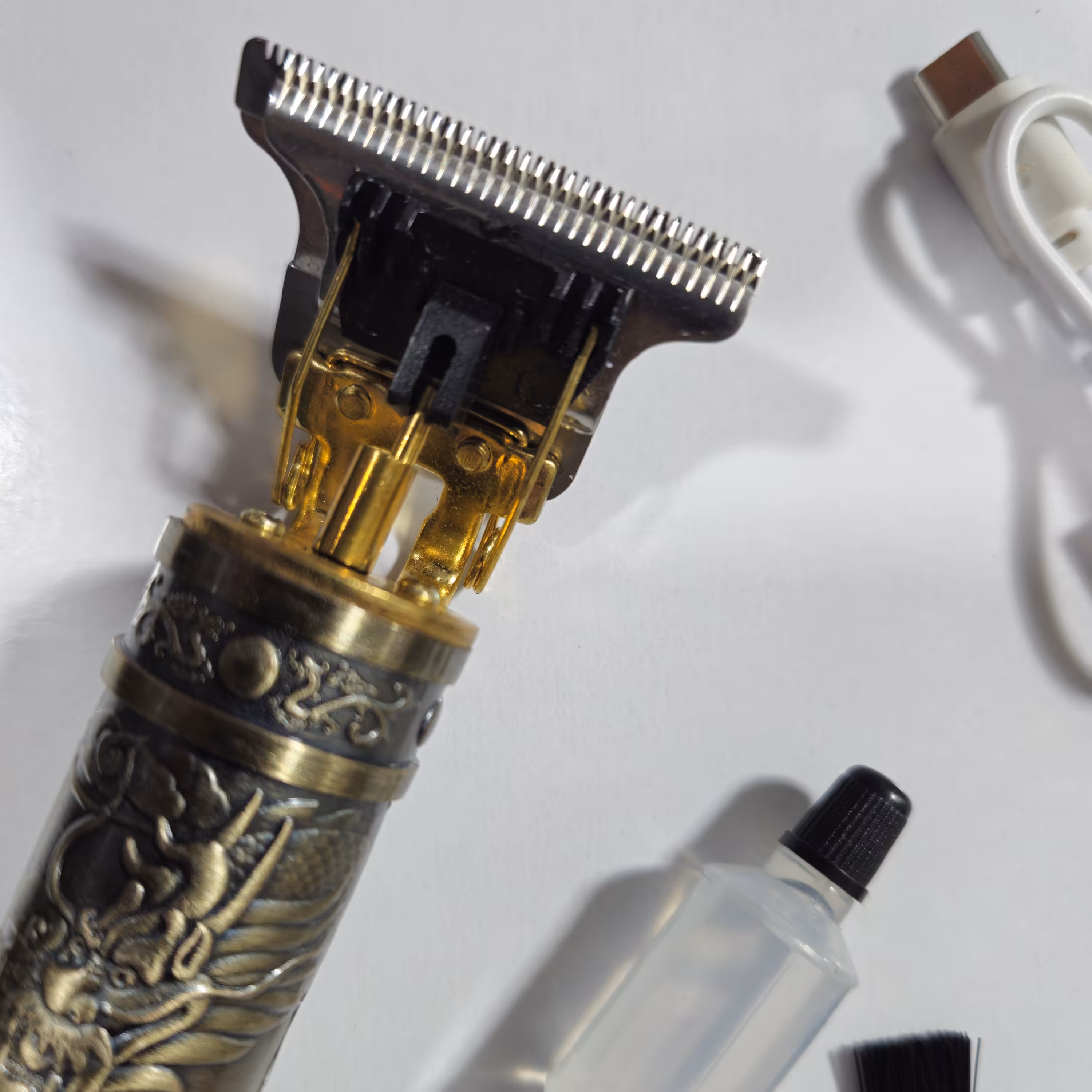 خط زن ریش تراش