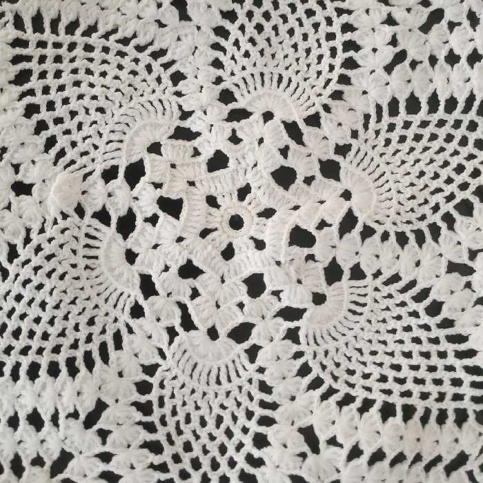 رومیزی زیبا در رنگهای متنوع با نخ کتان 32×32وزن 12 گرم 