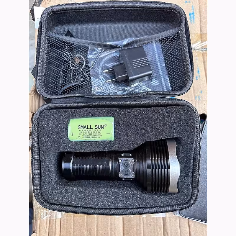 چراغ قوه اسمال سان تی207