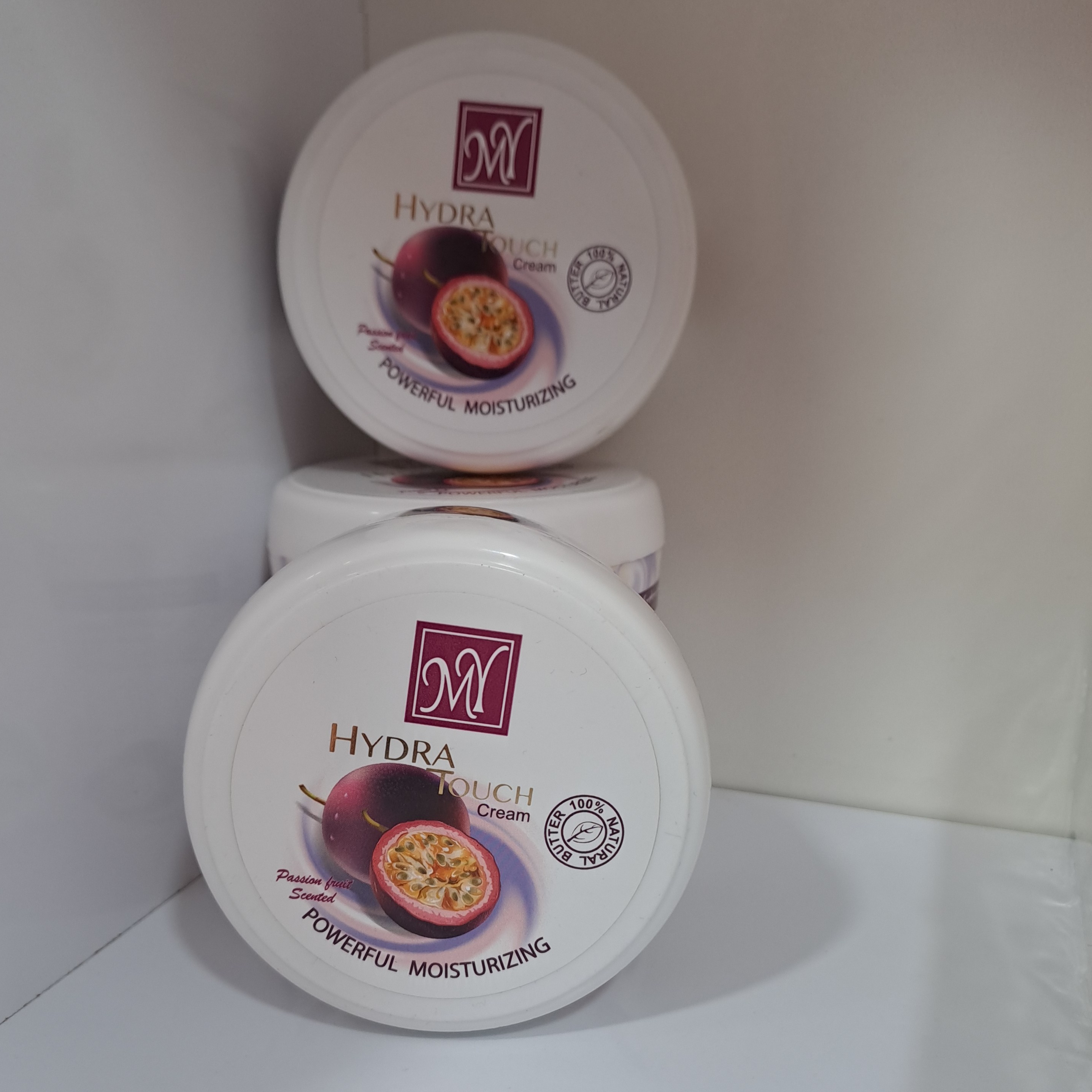 کرم مرطوب کننده میوه ای هیدرا تاچ مای با رایحه ی دلپذیرپشن فروت و حاوی ویتامین E