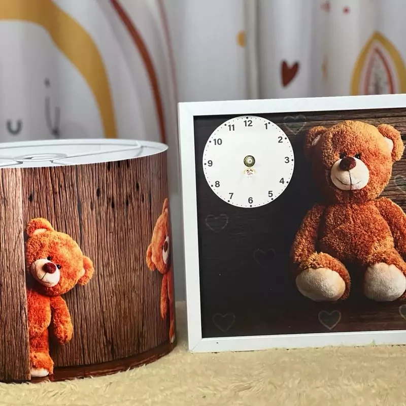 اکسسوری چاپی اتاق کودک شامل لوستر کودک و ساعت دیواری کودک دارای روکش ضد اب و طلق نسوز چاپی هیواد گالری