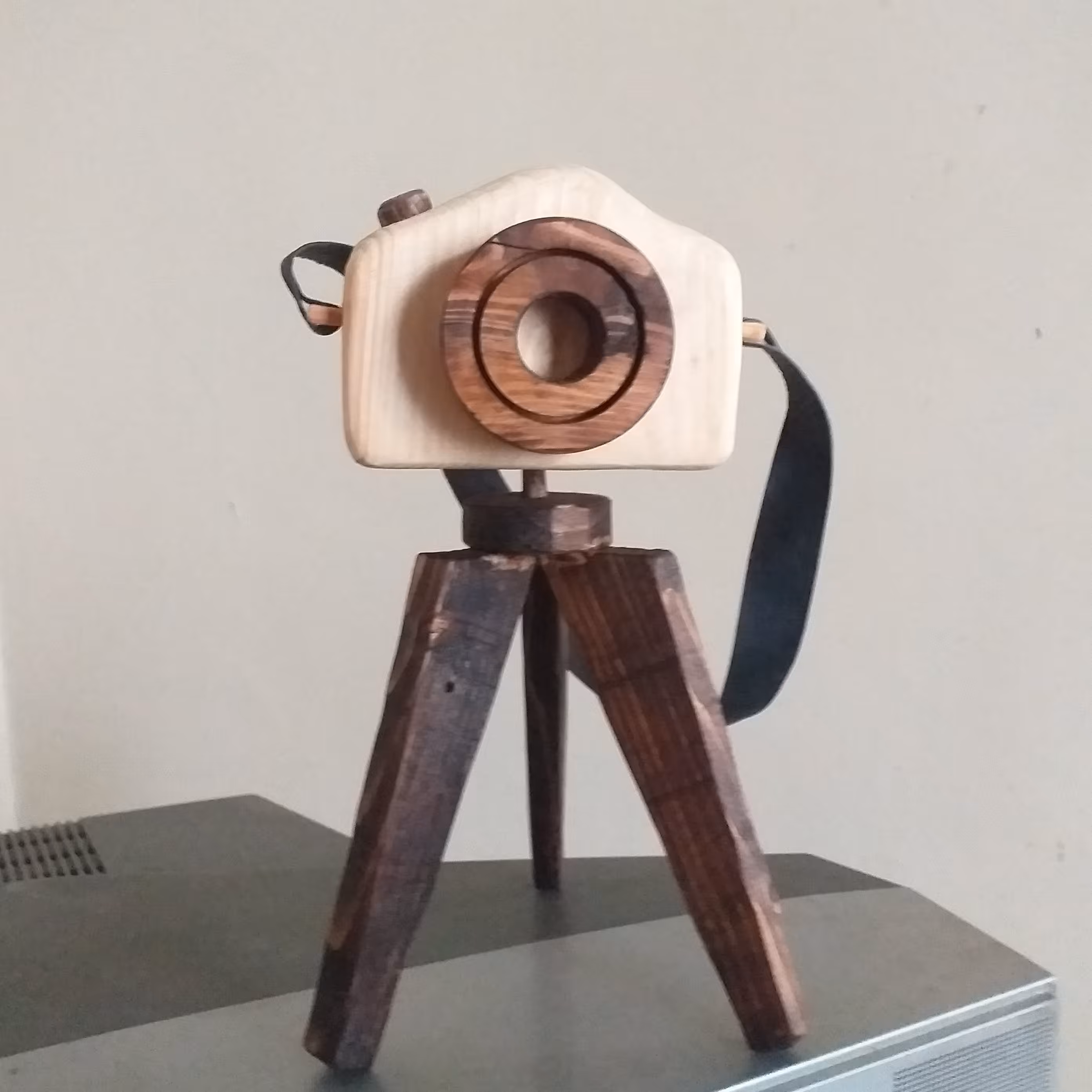 دوربین عکاسی  چوبی
