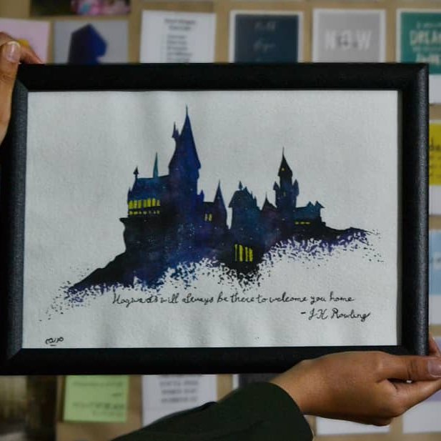 نقاشی آبرنگ  شب تاب طرح مدرسه هاگوارتس