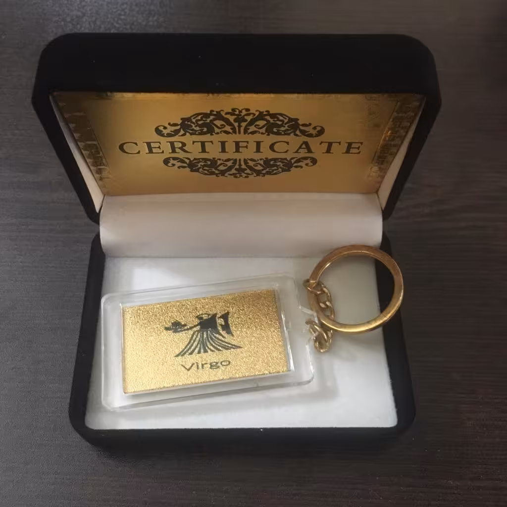 جاسوئیچی روکش طلا نماد ماه تولد همراه با جعبه و شناسنامه  