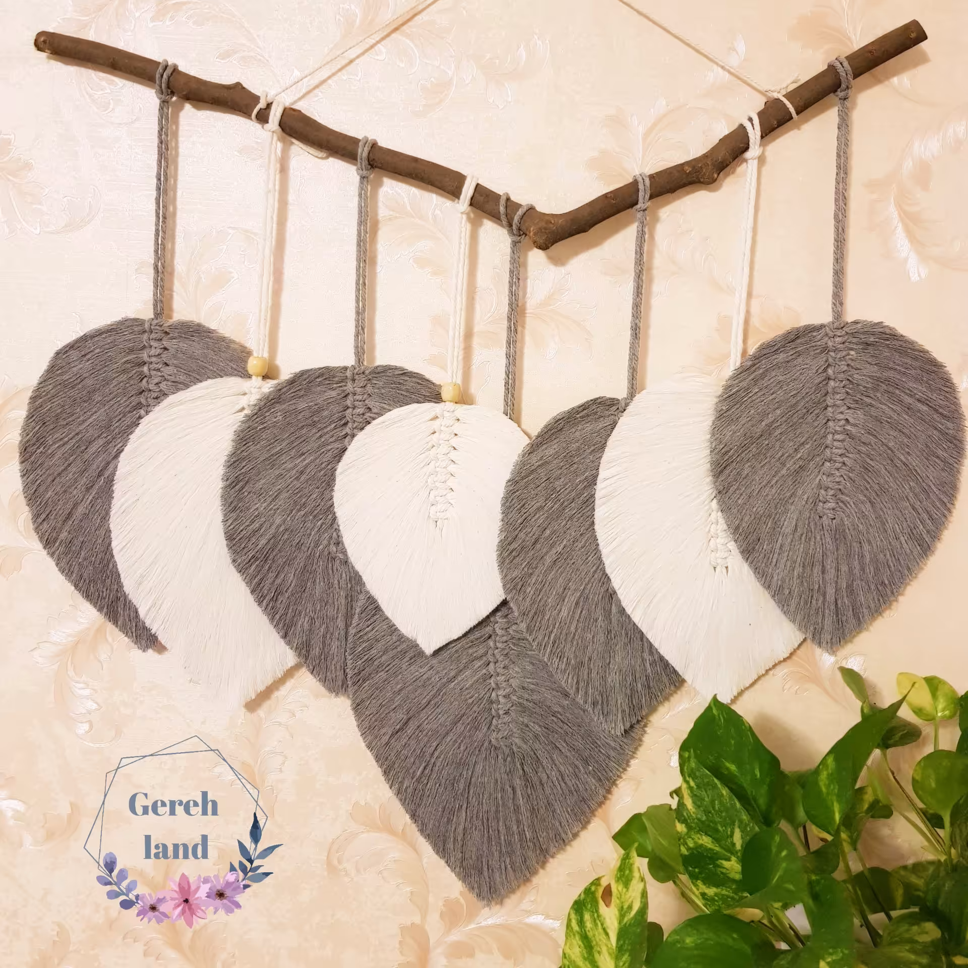 دیوارکوب مکرومه (طرح برگ طوسی و سفید)