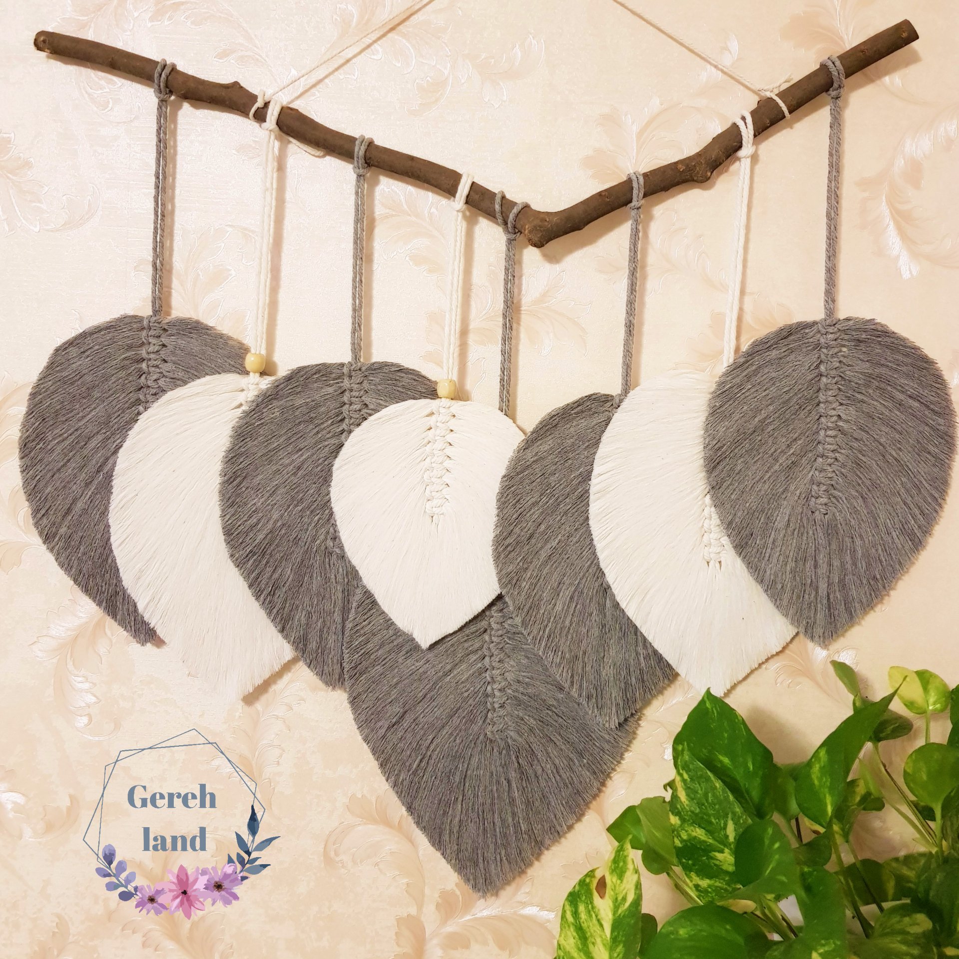 دیوارکوب مکرومه (طرح برگ طوسی و سفید)