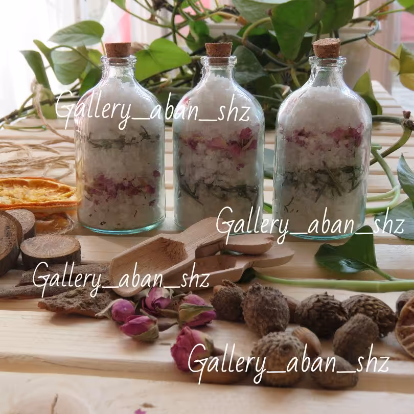 کریستال نمک دریا معطر مدل شیشه ای همراه با قاشق چوبی مخصوص