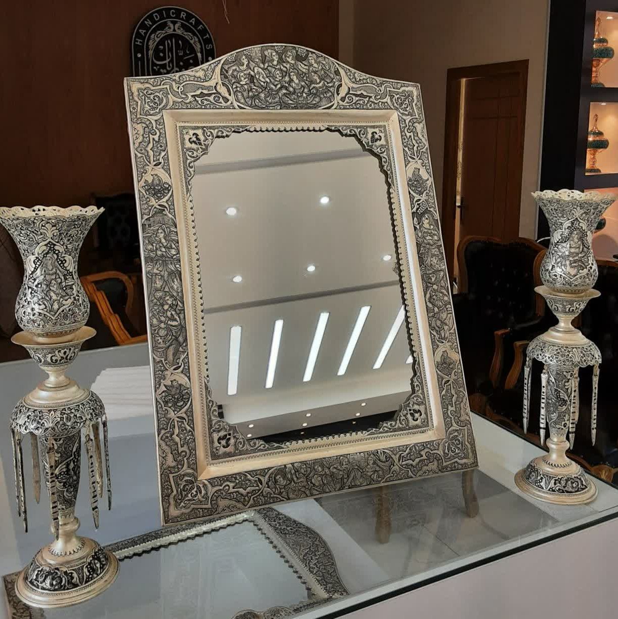 آینه و شمعدان قلمزنی طرح چهره پتینه با پوشش نقره