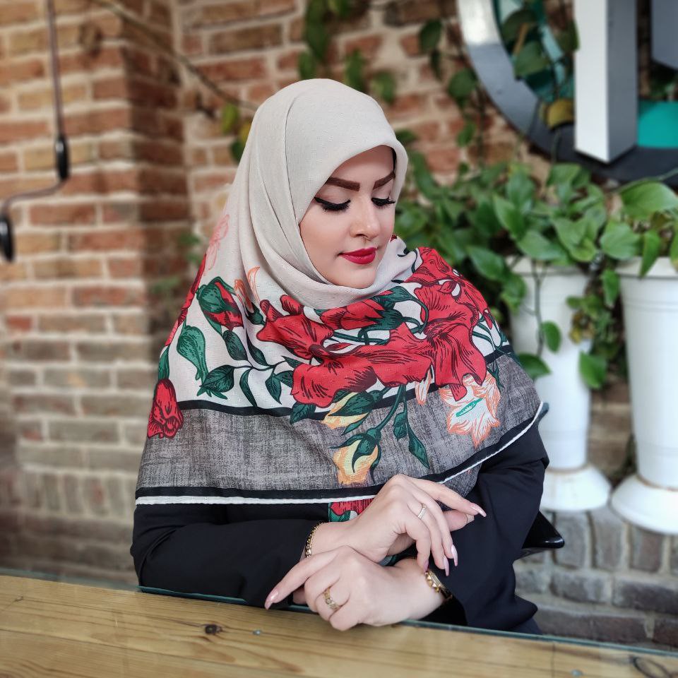 فروش ویژه روسری سوپرنخ گارزا قواره 135 رنگ سفید حاشیه گل دار ارسال رایگان