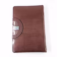 دفتر کلاسوری چرم زیپ دار وحدت 160 برگ 26 سوراخه گیره فلزی سایز  A4  جنس جلد چرم