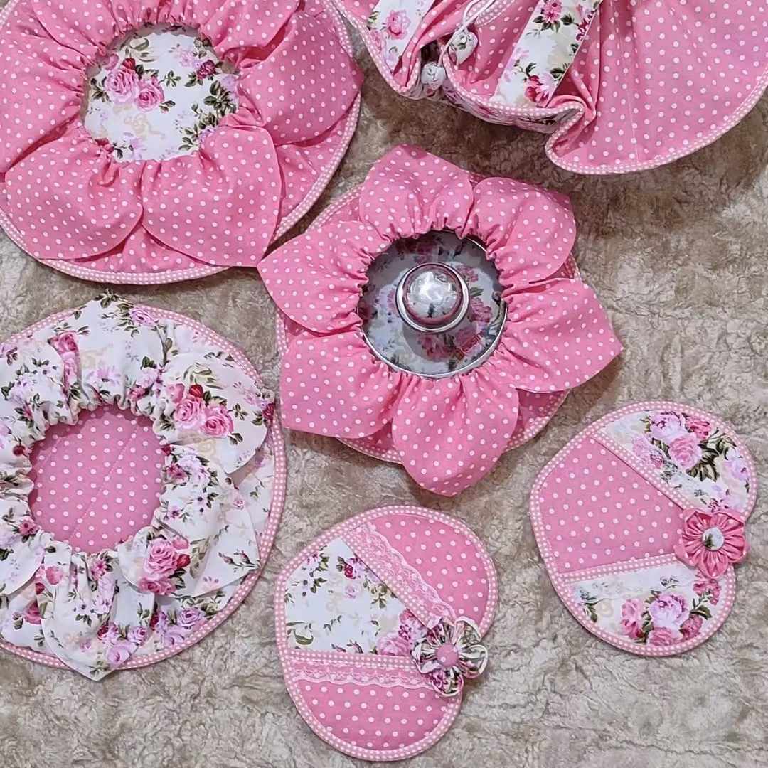 ست سه تیکه دم کنی  در سایزهای 25و 32و36 ...رنگش و طرح پارچه اش قابل تغییر ه