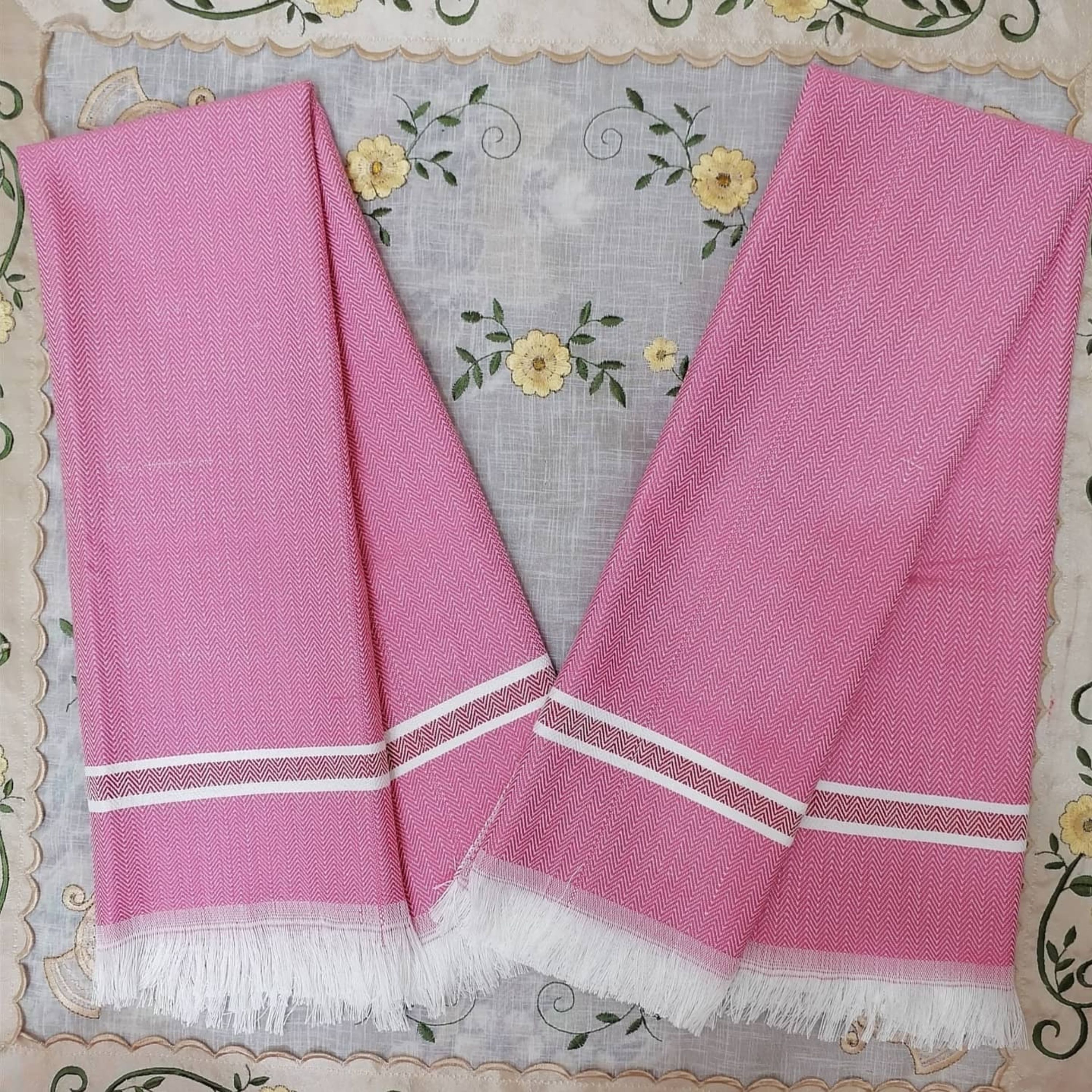 حوله دست و صورت صورتی