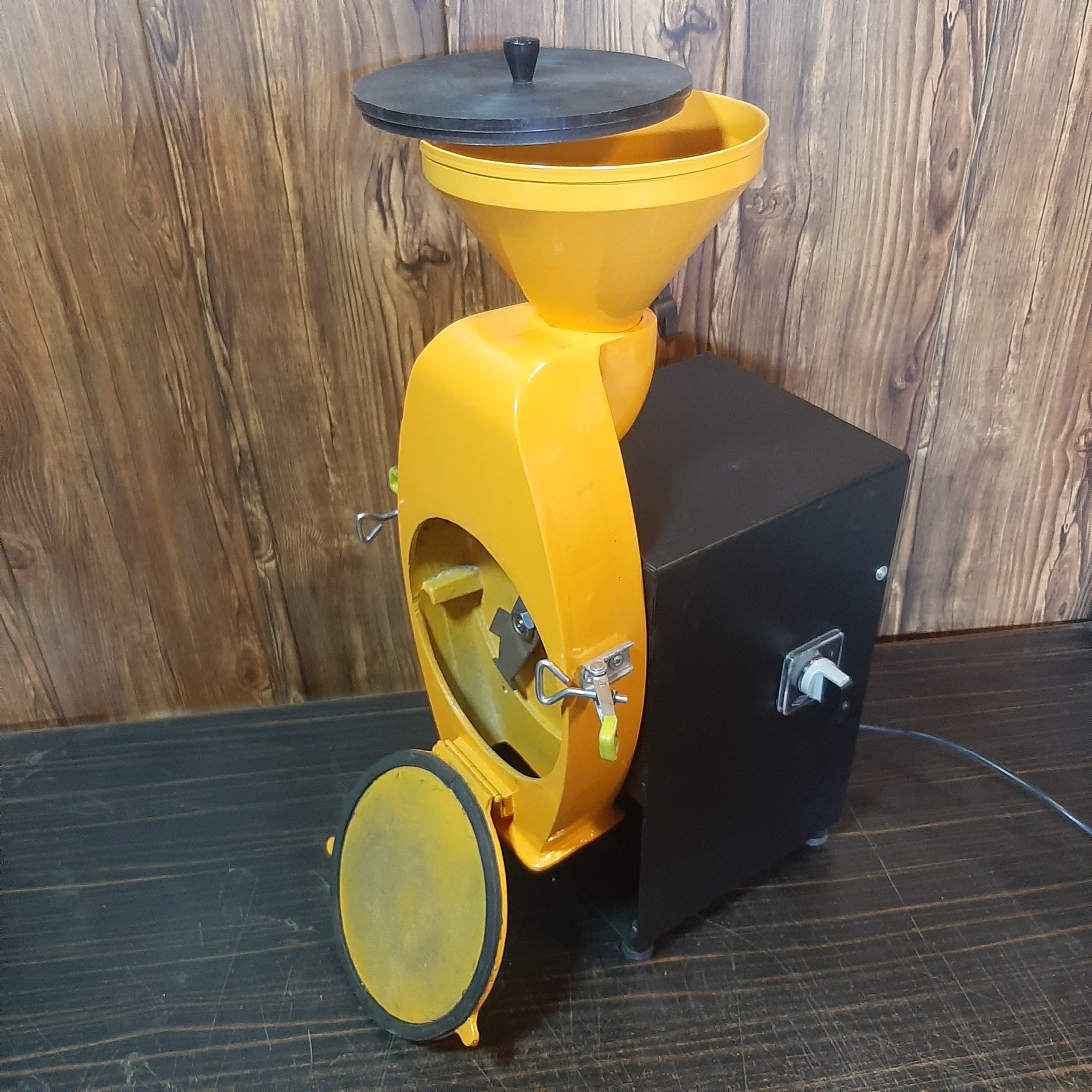 دستگاه آسیاب رومیزی (ورودی خروجی ) گیاهینو