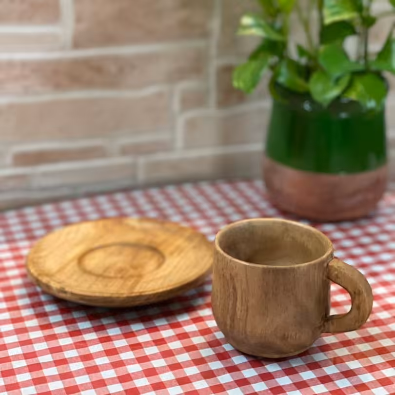 فنجان و نعلبکی چوبی