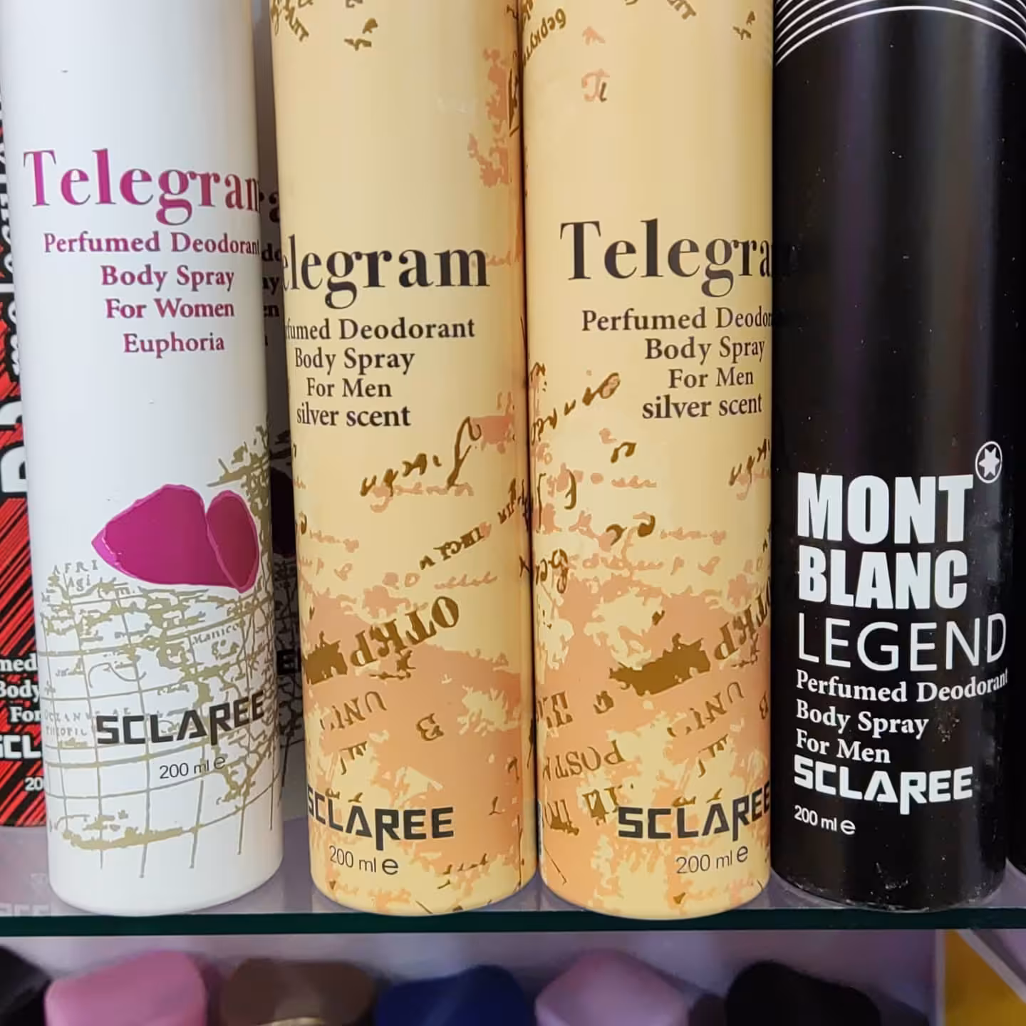 اسپری ضد تعریق بدن مردانه و زنانه با کیفت و بوی عالی و ماندگار و اسانس های روز