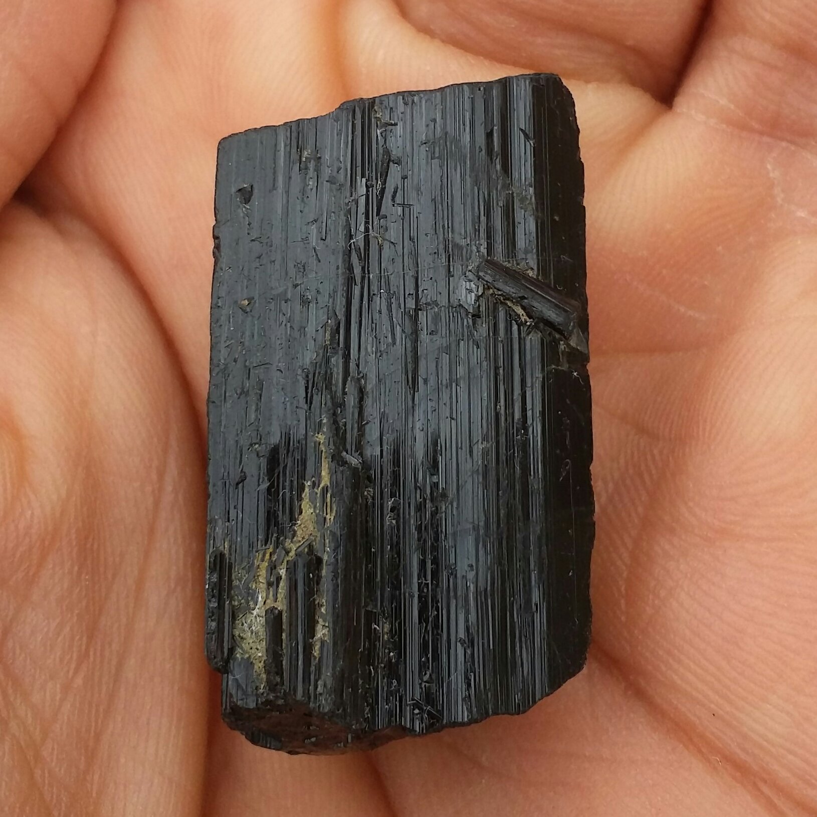 سنگ راف تورمالین شرول وارداتی ارزشمند شاهکار خلقت 100درصد طبیعی
مناسب جهت کلکسیون و ساخت نگین
کد 9498